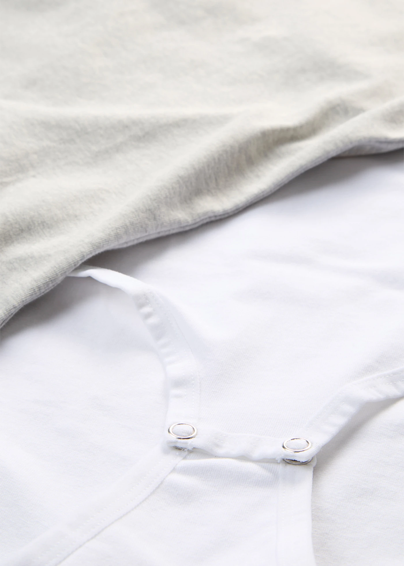 Lot de 2 bodies en coton doux • blanc + gris clair chiné • product-page.page-title-suffix