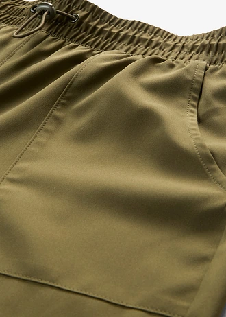 Sneldrogende outdoor broek met rijgkoordjes • donkerolijfgroen • bonprix online shop