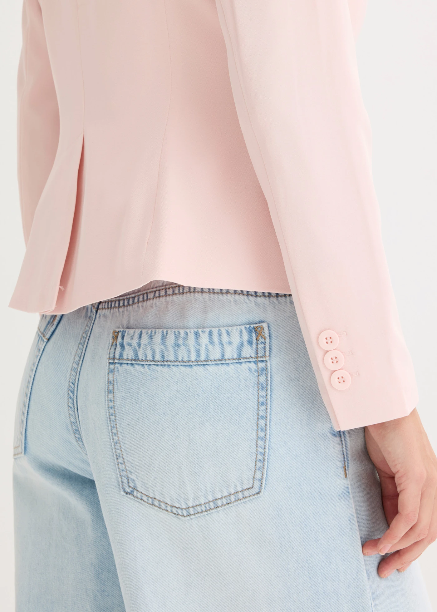 Blazer court avec poches à rabat • rose nacré • Boutique bonprix