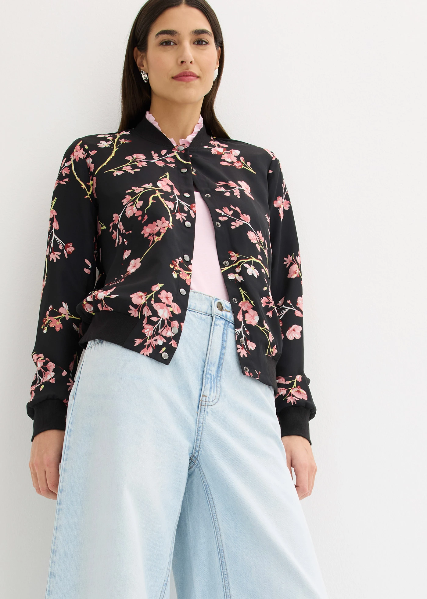 Blouson court • noir-rose floral • Boutique bonprix
