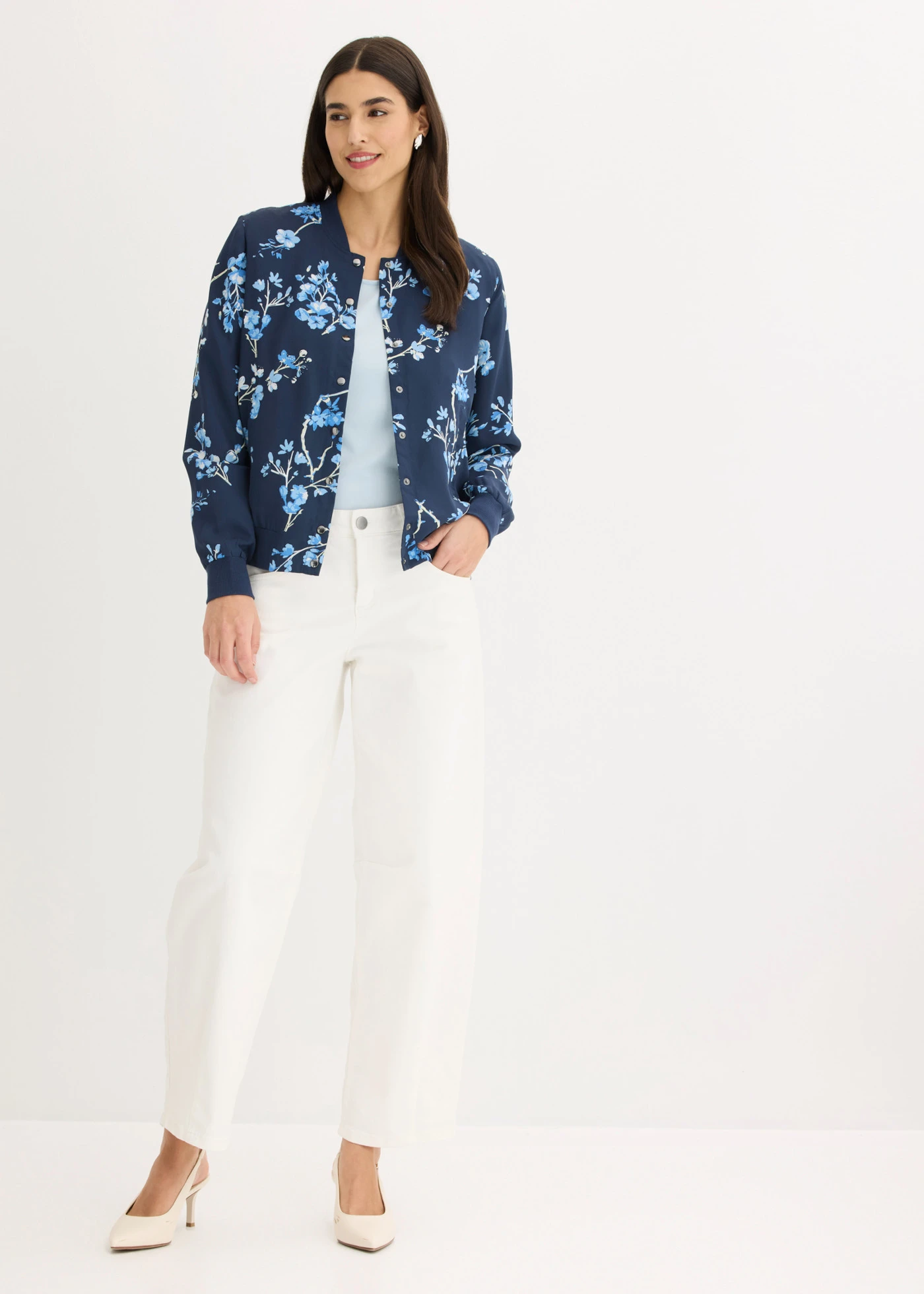 Sacou scurt • bleumarin/bleu cu flori • magazin bonprix