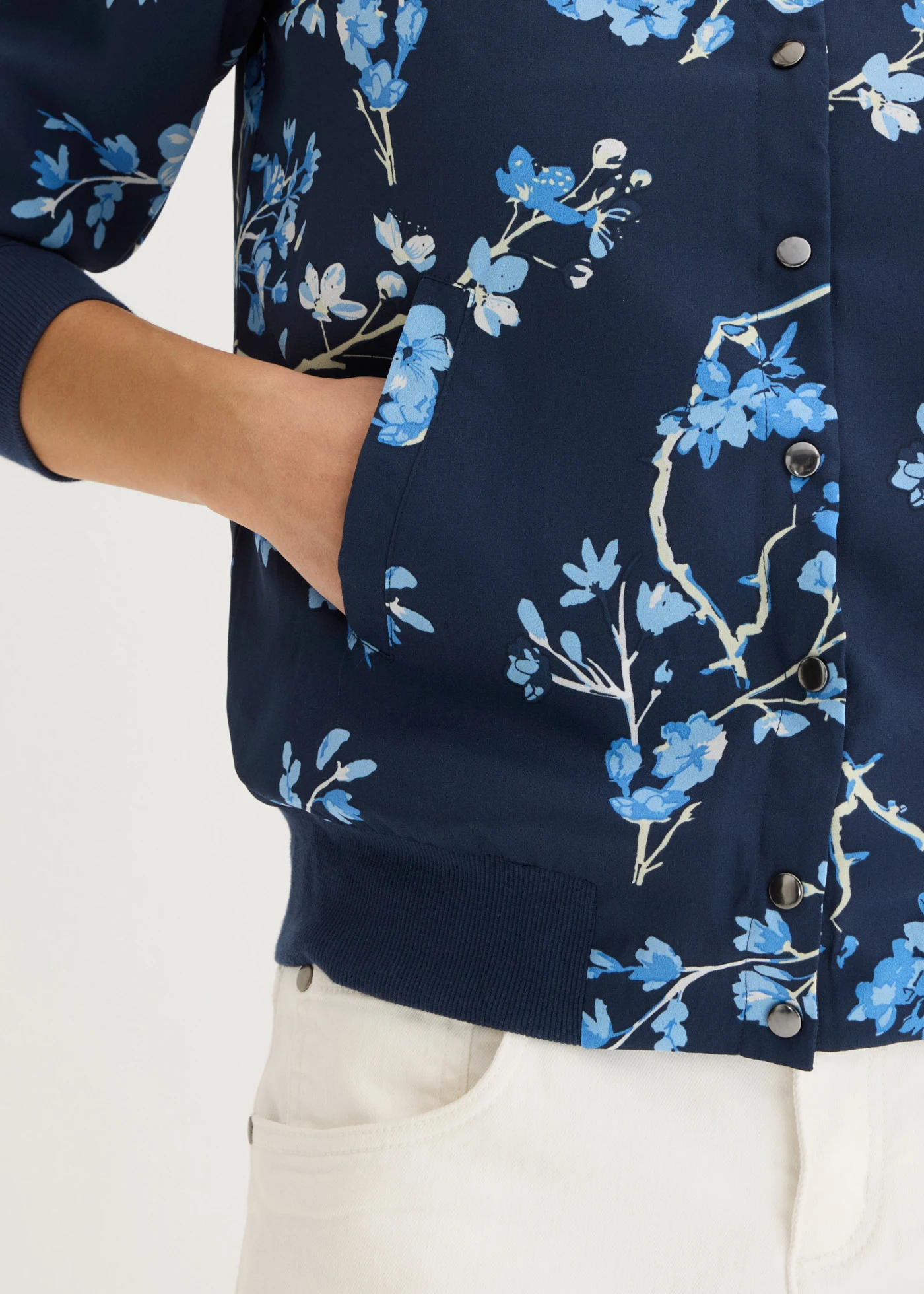 Sacou scurt • bleumarin/bleu cu flori • magazin bonprix