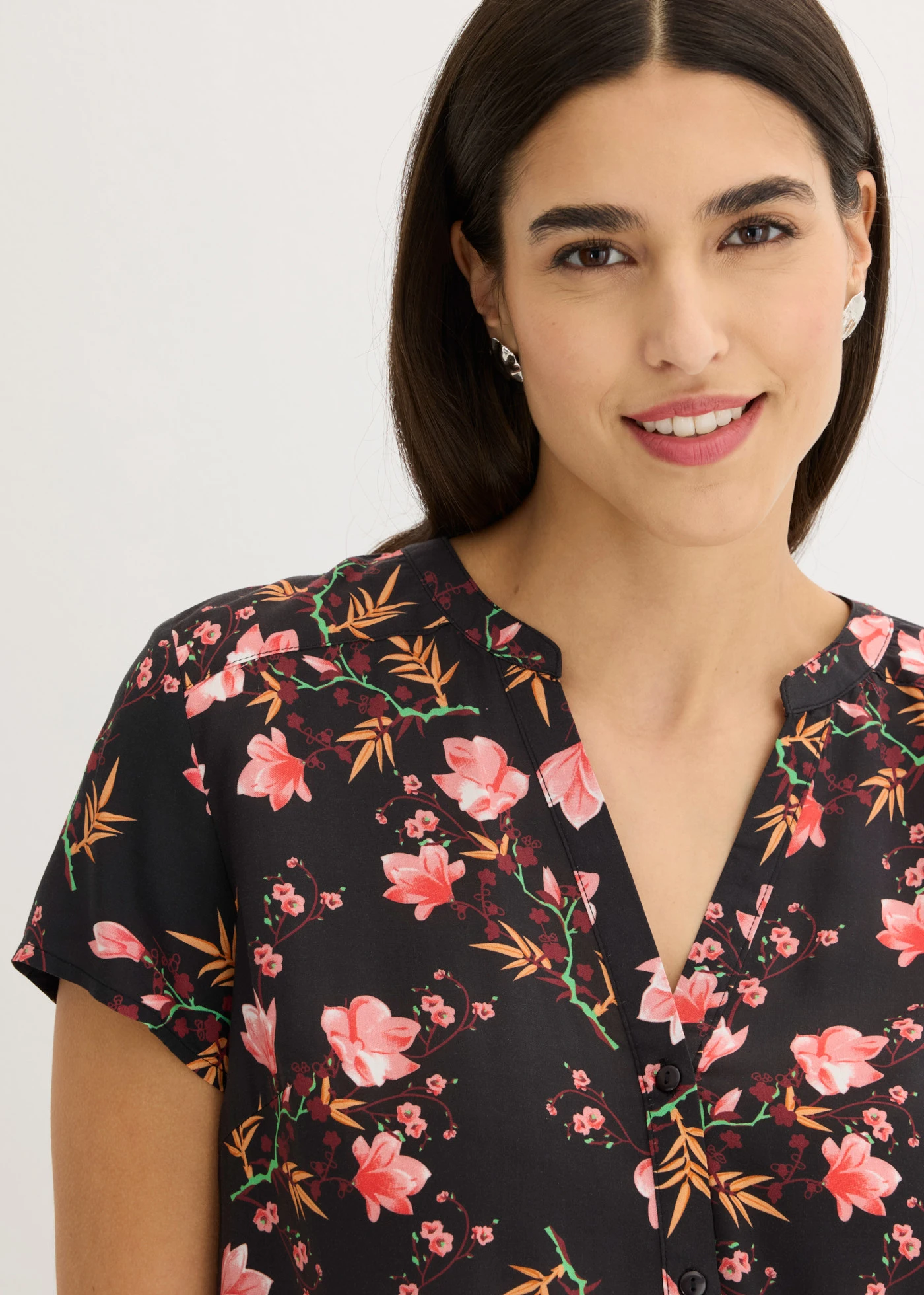 Chemisier manches courtes 100% viscose • noir floral • Boutique bonprix