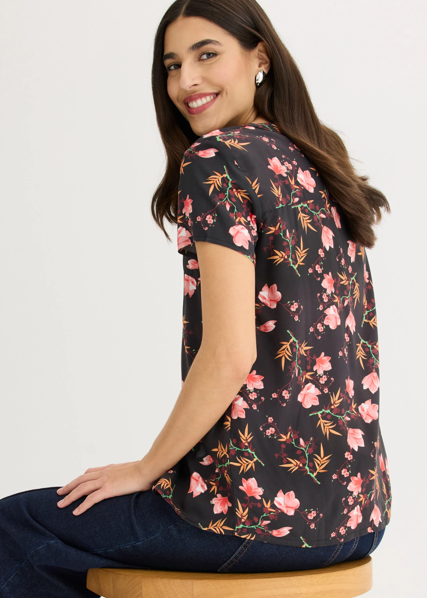 Chemisier manches courtes 100% viscose • noir floral • Boutique bonprix