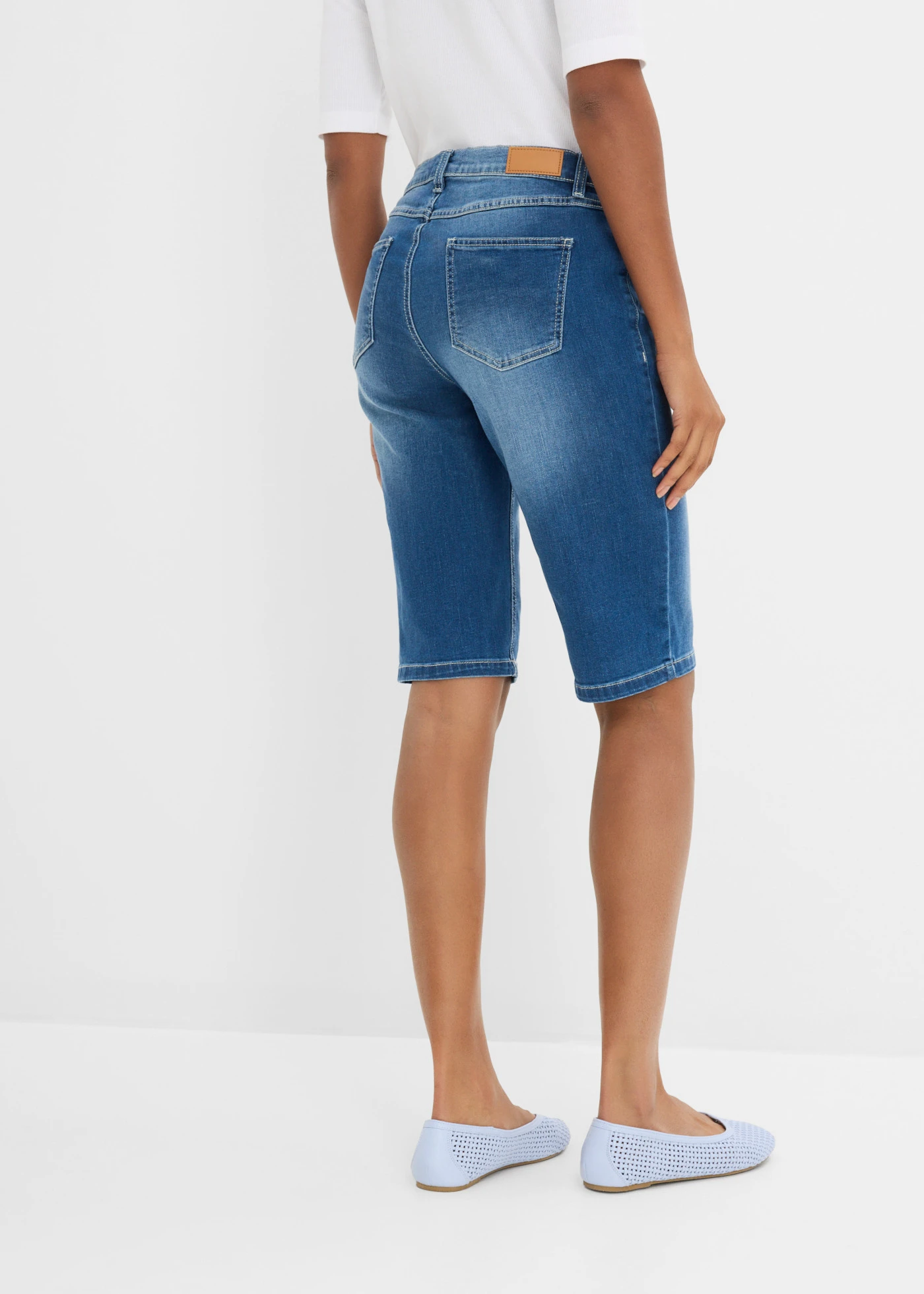 Bermudy jeansowe ze stretchem, średni stan • jasnoniebieski denim "used" • sklep bonprix