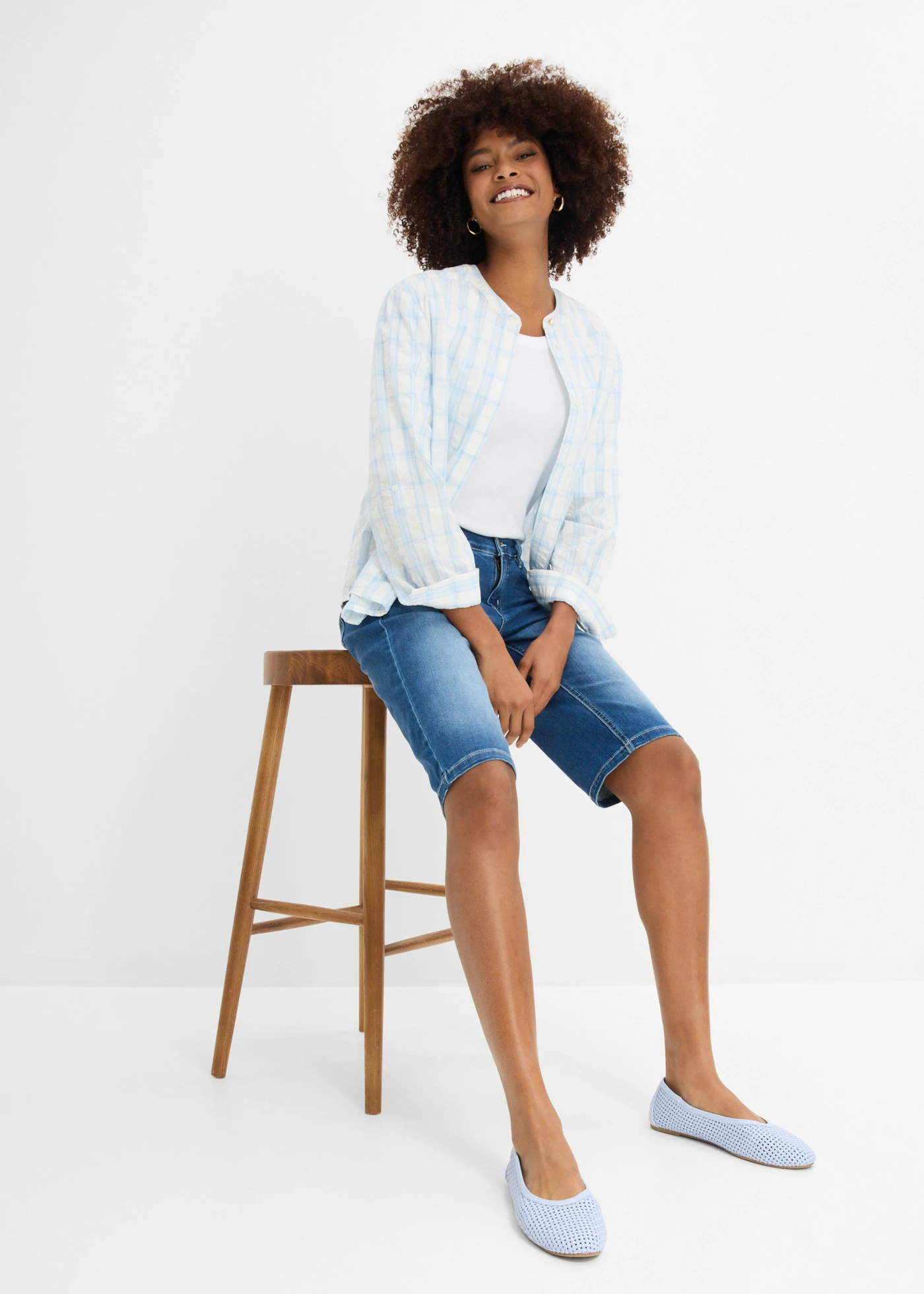 Bermudy jeansowe ze stretchem, średni stan • jasnoniebieski denim "used" • sklep bonprix