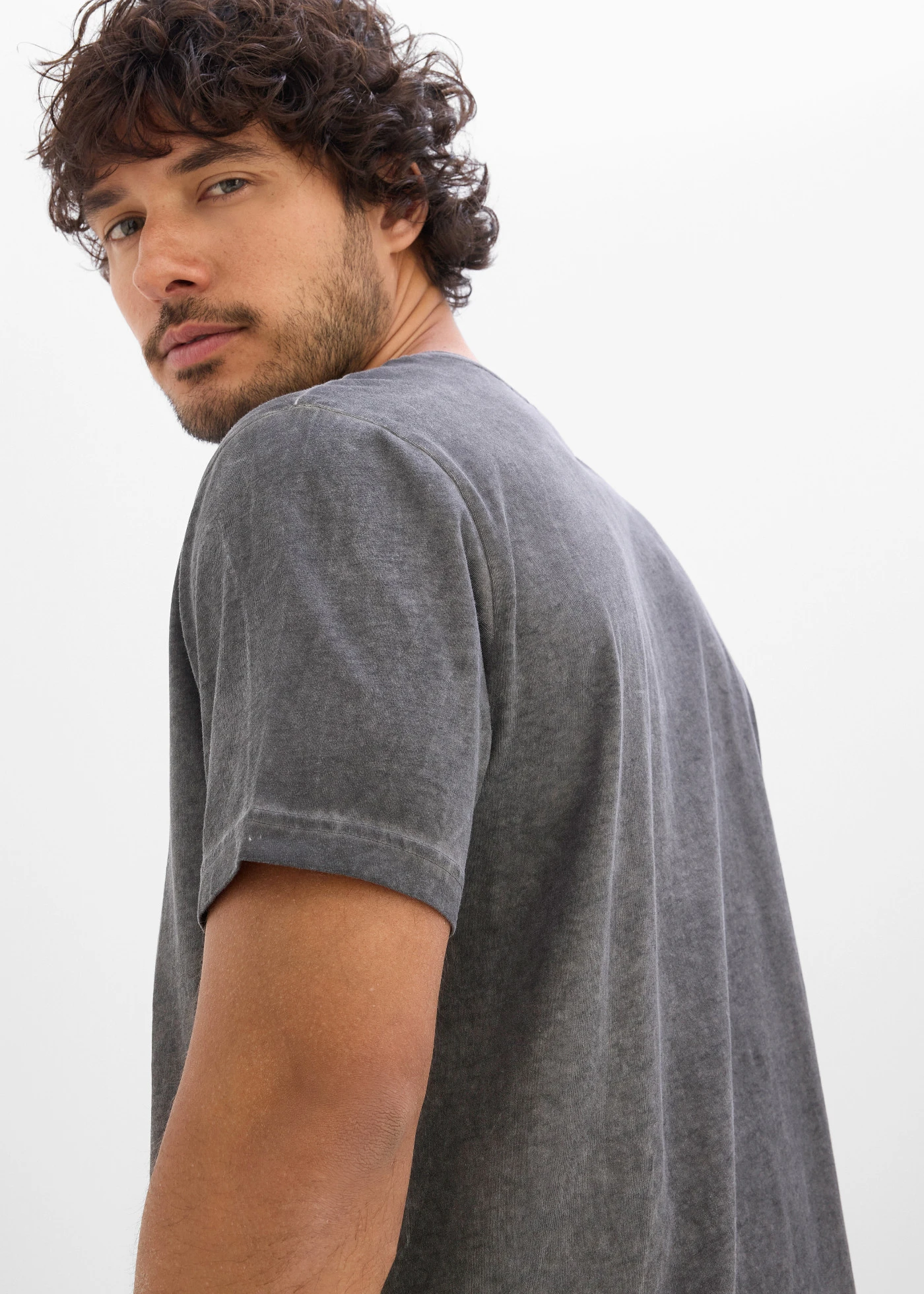 T-shirt aspect délavé, 100% coton • gris ardoise imprimé • Boutique bonprix