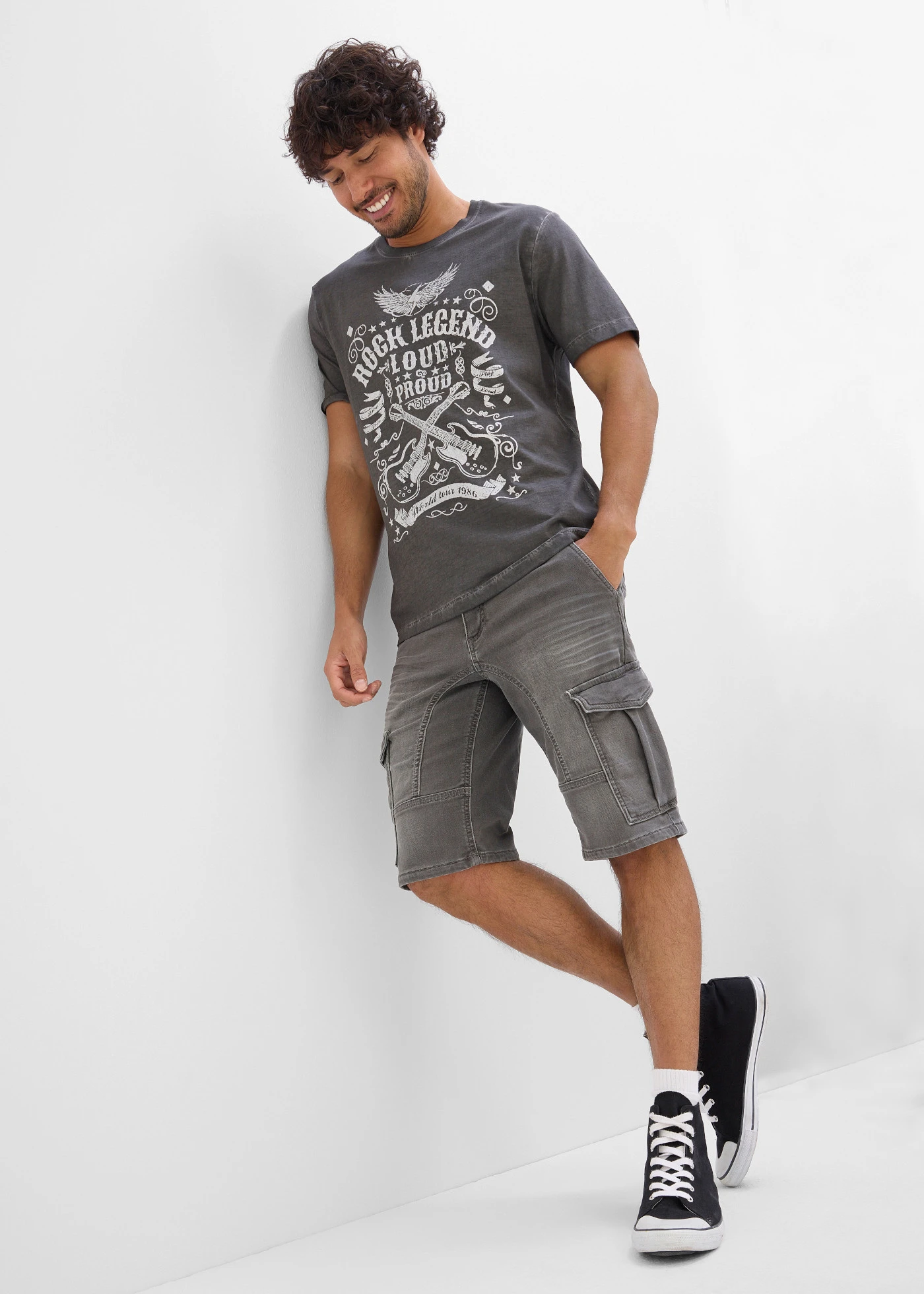 Tricou cu aspect prespălat din bumbac organic 100% • gri închis cu imprimeu • magazin bonprix