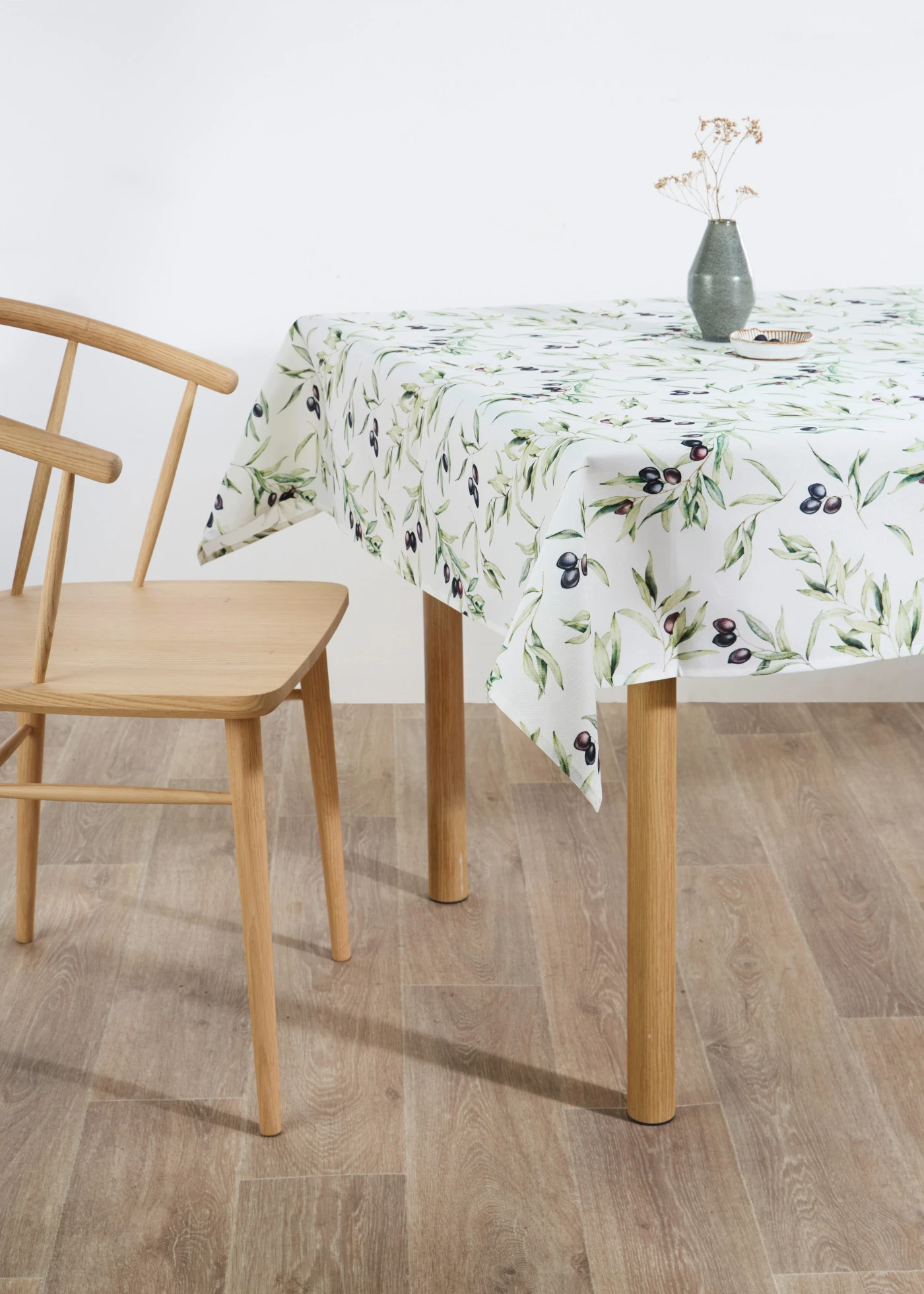 Tafelkleed met olijftakken, waterafstotend • olijfgroen-wit • bonprix online shop