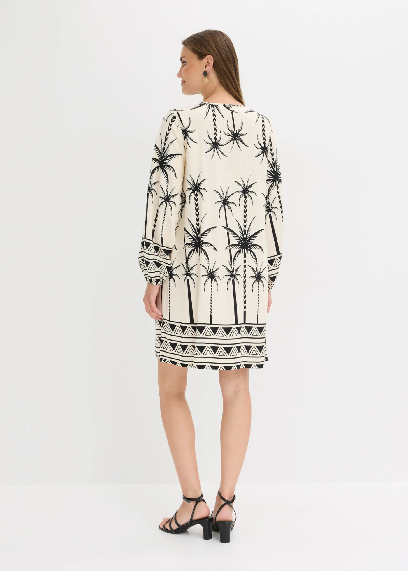 Rochie-tunică din material fluid cu viscoză • crem-negru cu imprimeu • magazin bonprix