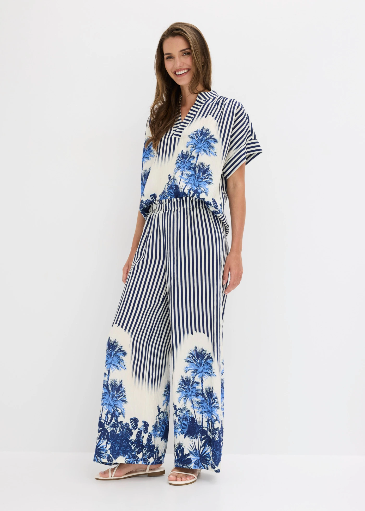 Pantaloni tip palazzo din amestec fluid cu viscoză • albastru-ecru dungat • magazin bonprix