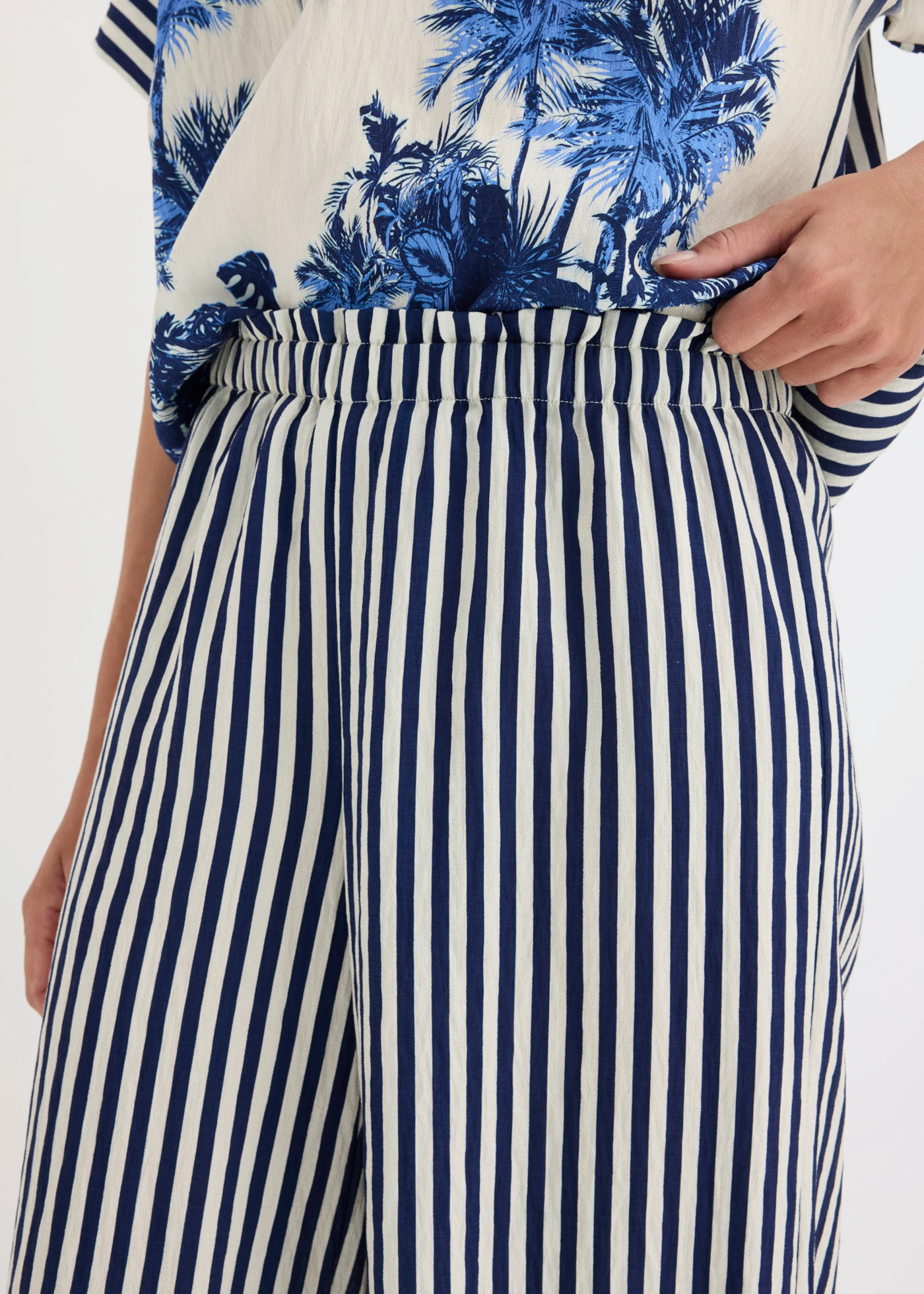 Pantalon palazzo fluide • bleu/écru rayé • Boutique bonprix
