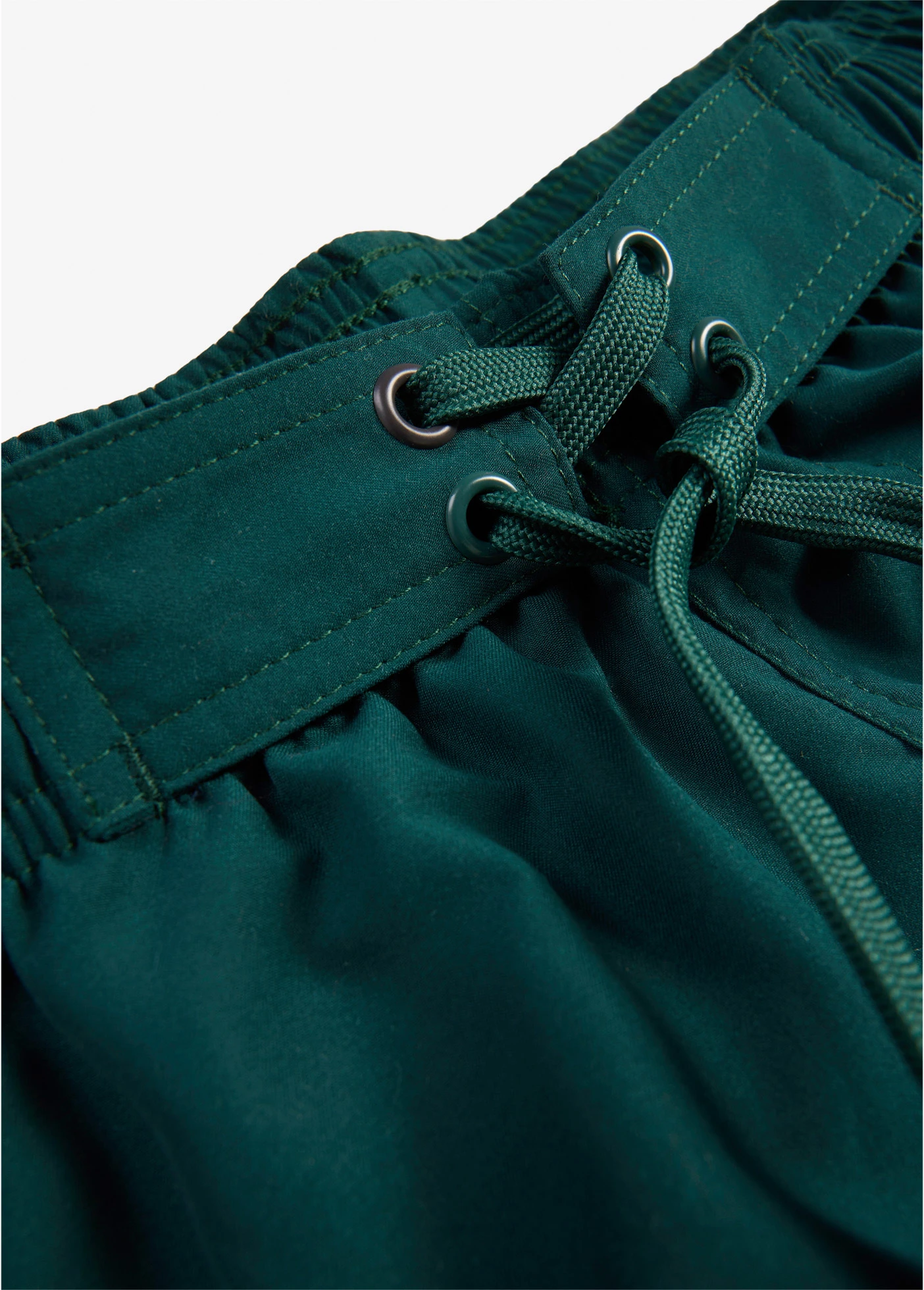 Short de bain avec poches • vert profond • Boutique bonprix