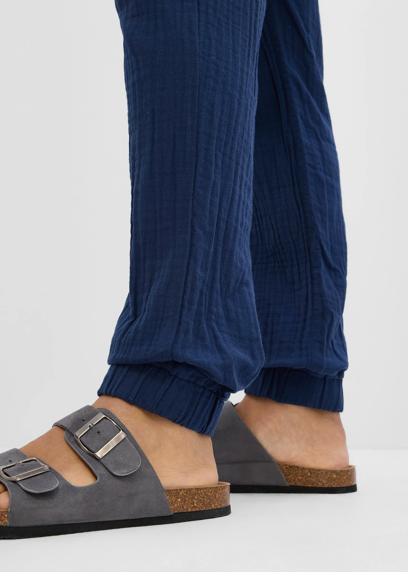 Regular Fit belebújós muszlin nadrág tiszta pamutból, Tapered • tintakék • bonprix áruház