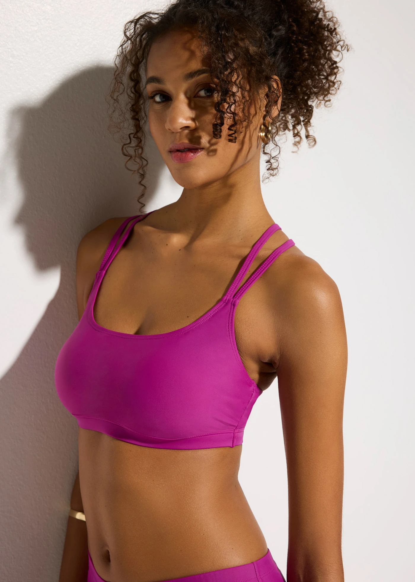 Bustier bikinifelső keresztezett pántokkal • lila • bonprix áruház