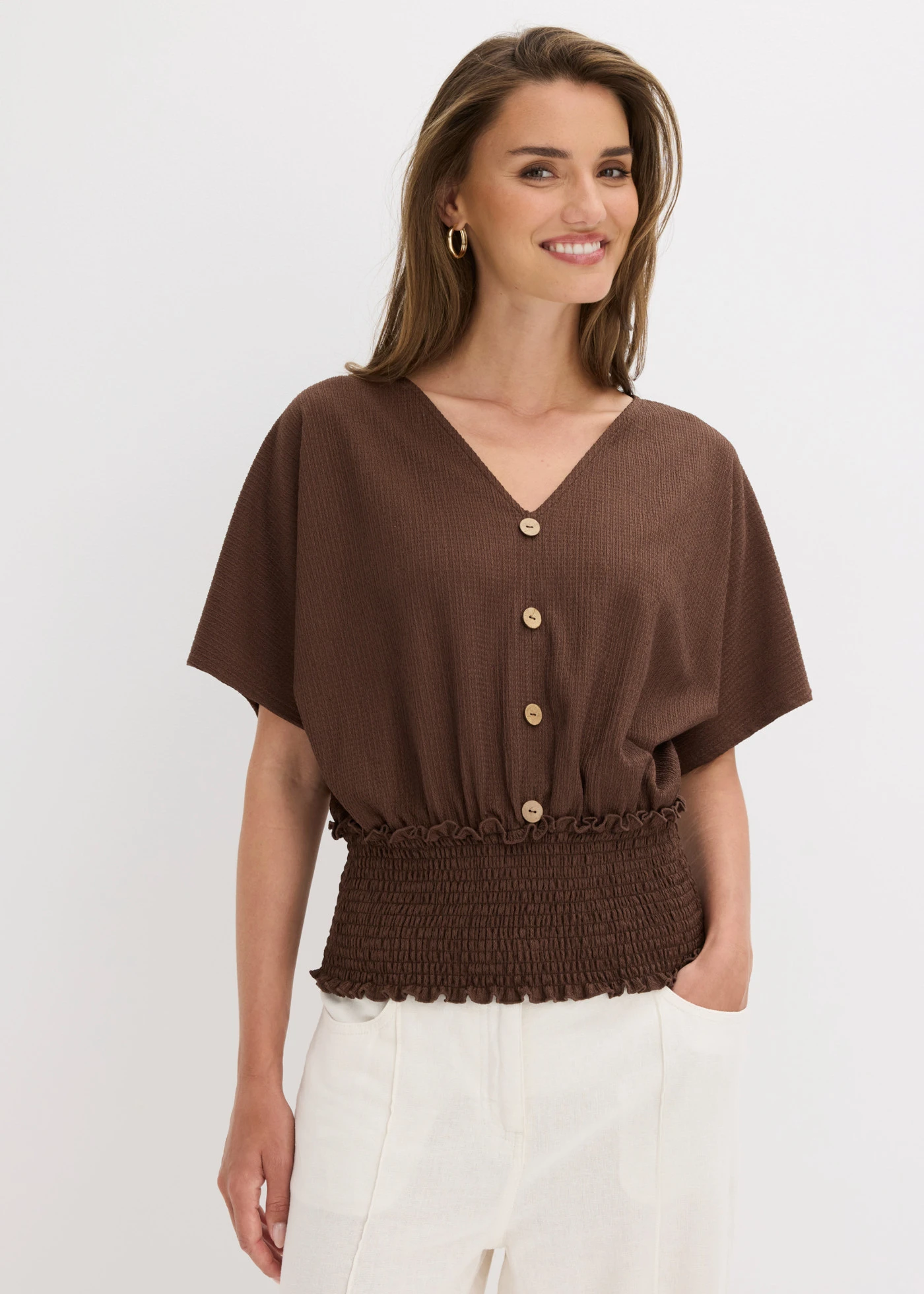 T-shirt en crêpe texturé • marron foncé • Boutique bonprix