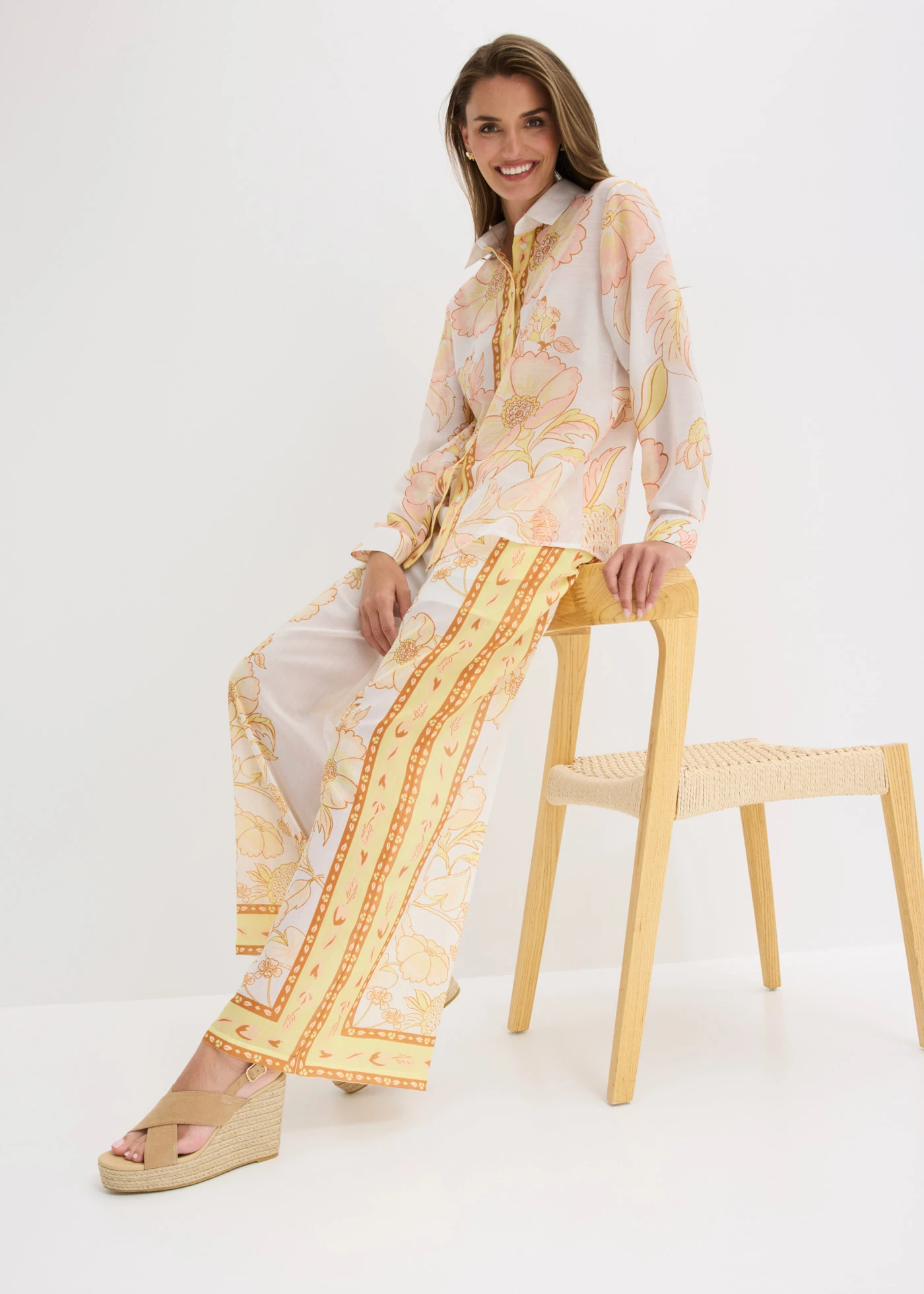Pantalon palazzo • blanc-jaune clair floral • Boutique bonprix