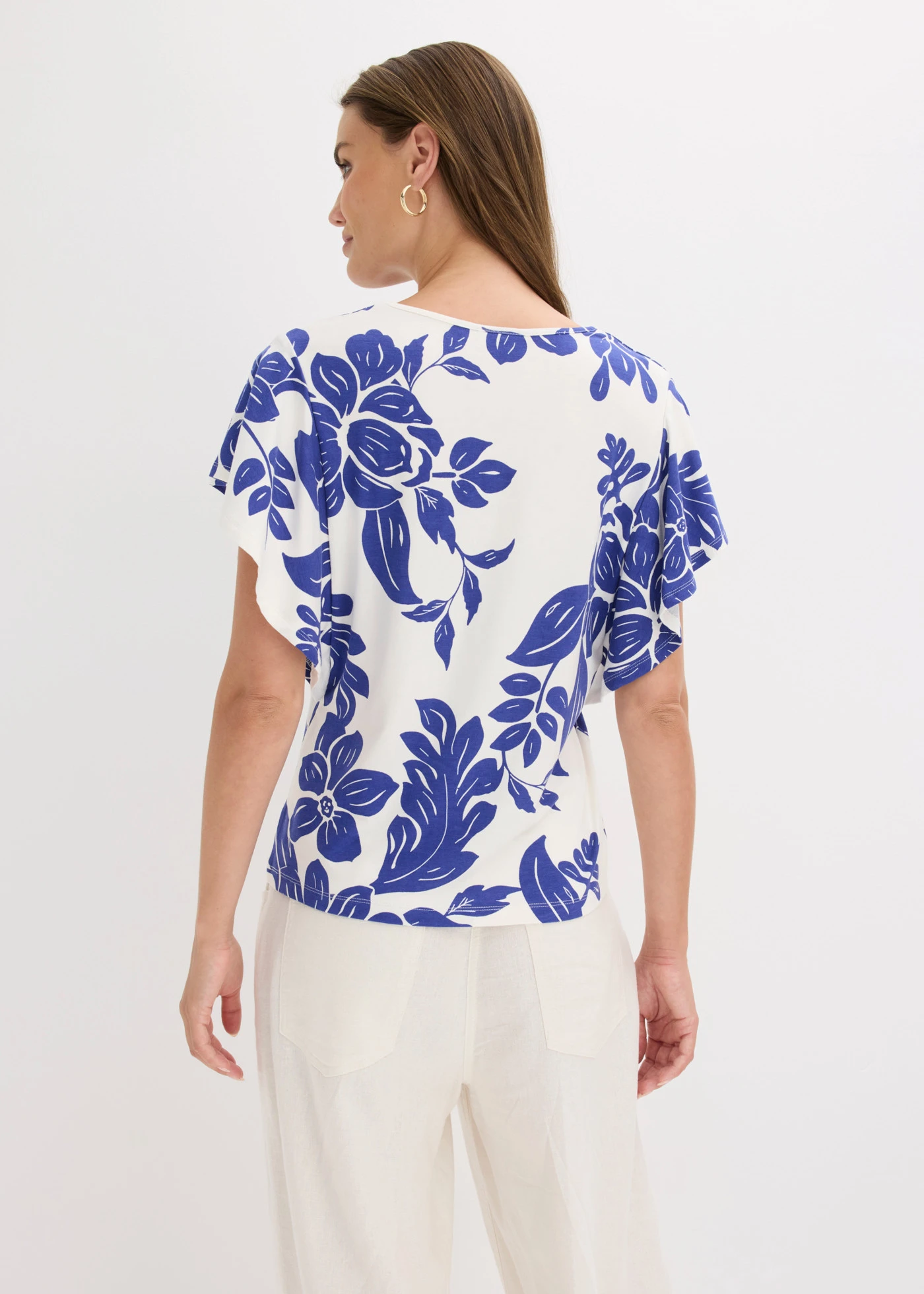 Shirt in een zachte viscosemix • wit/saffierblauw gebloemd • bonprix online shop