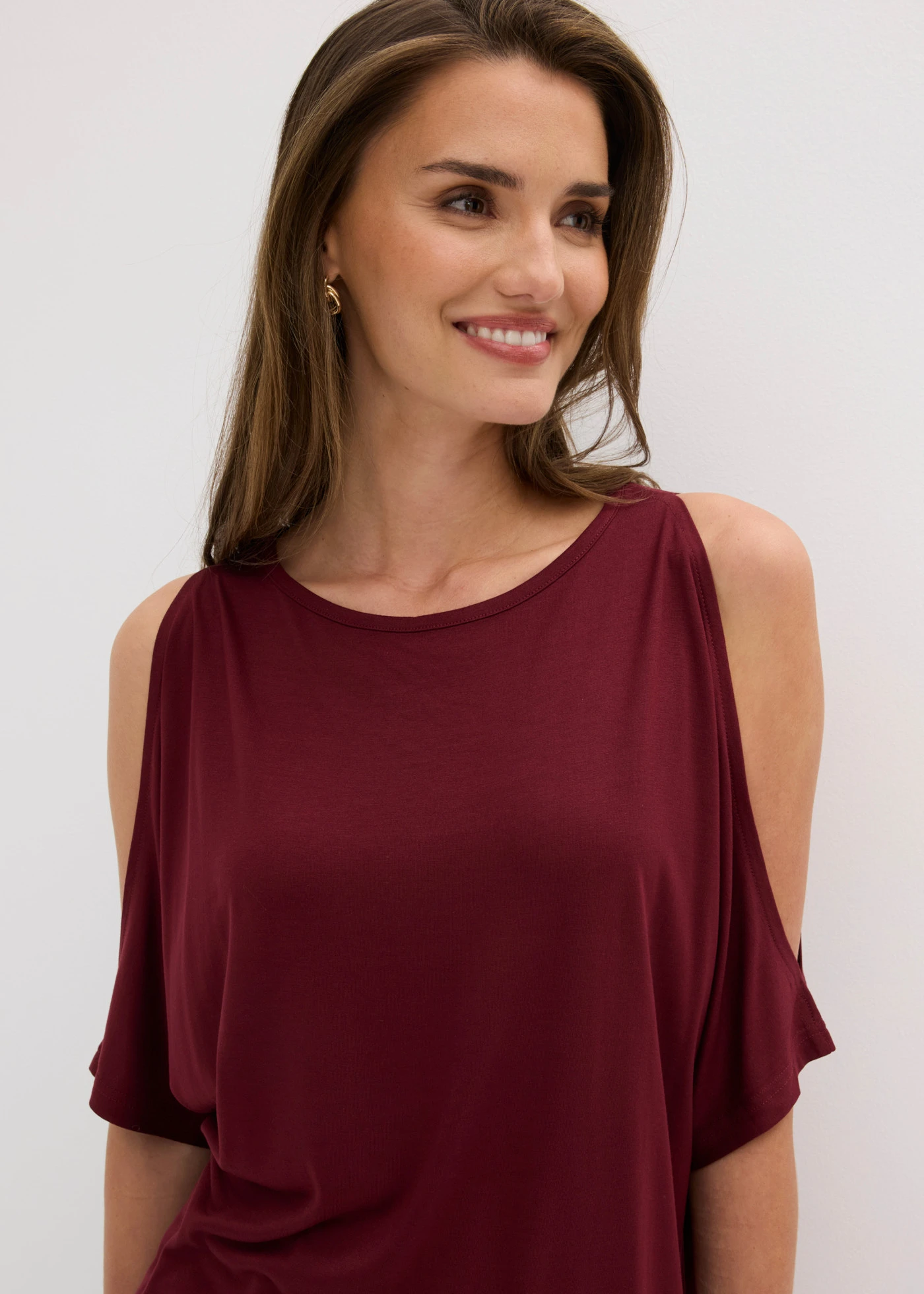 T-shirt avec découpes • rouge érable • Boutique bonprix