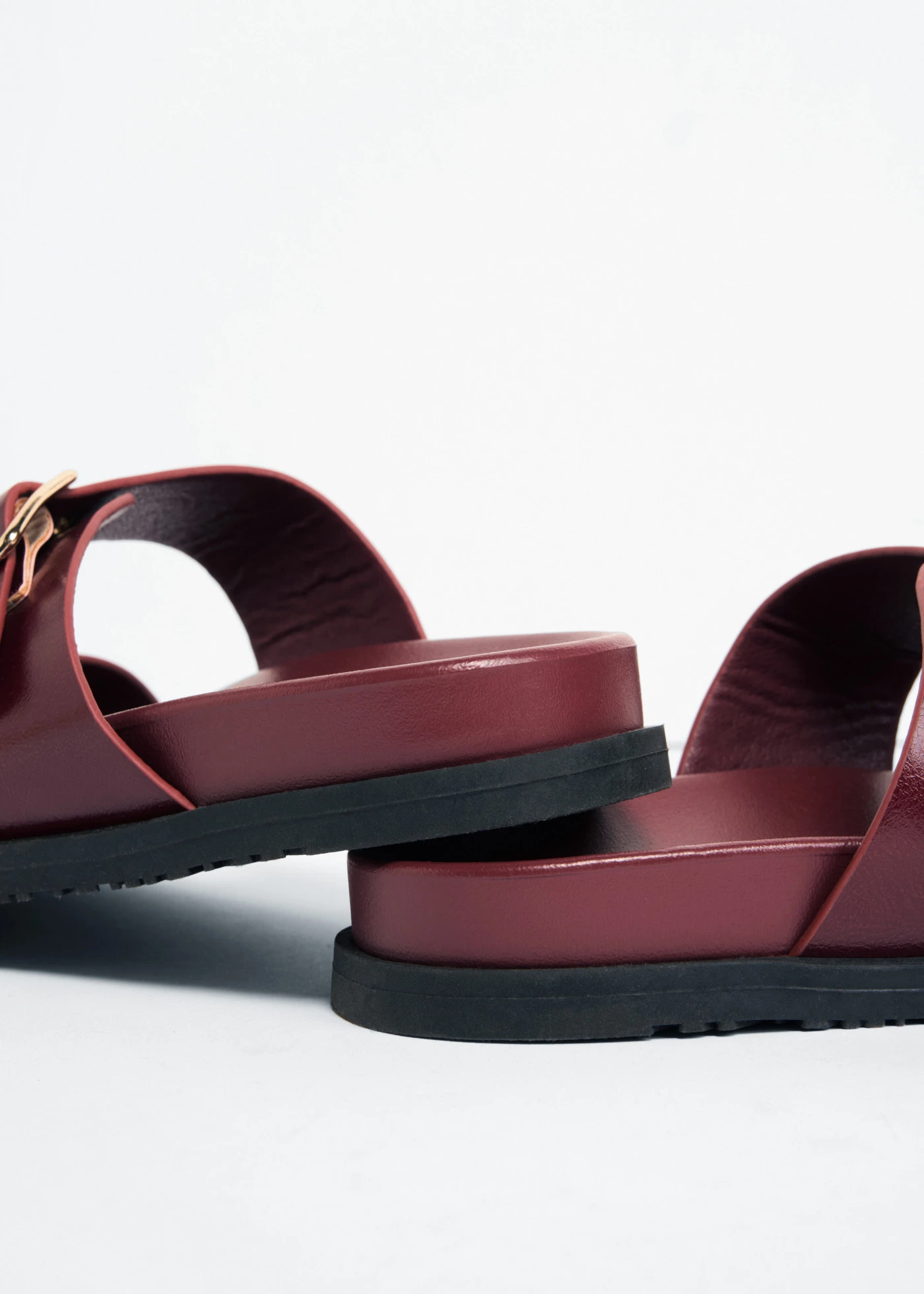 Mules avec boucles • rouge rubis • Boutique bonprix