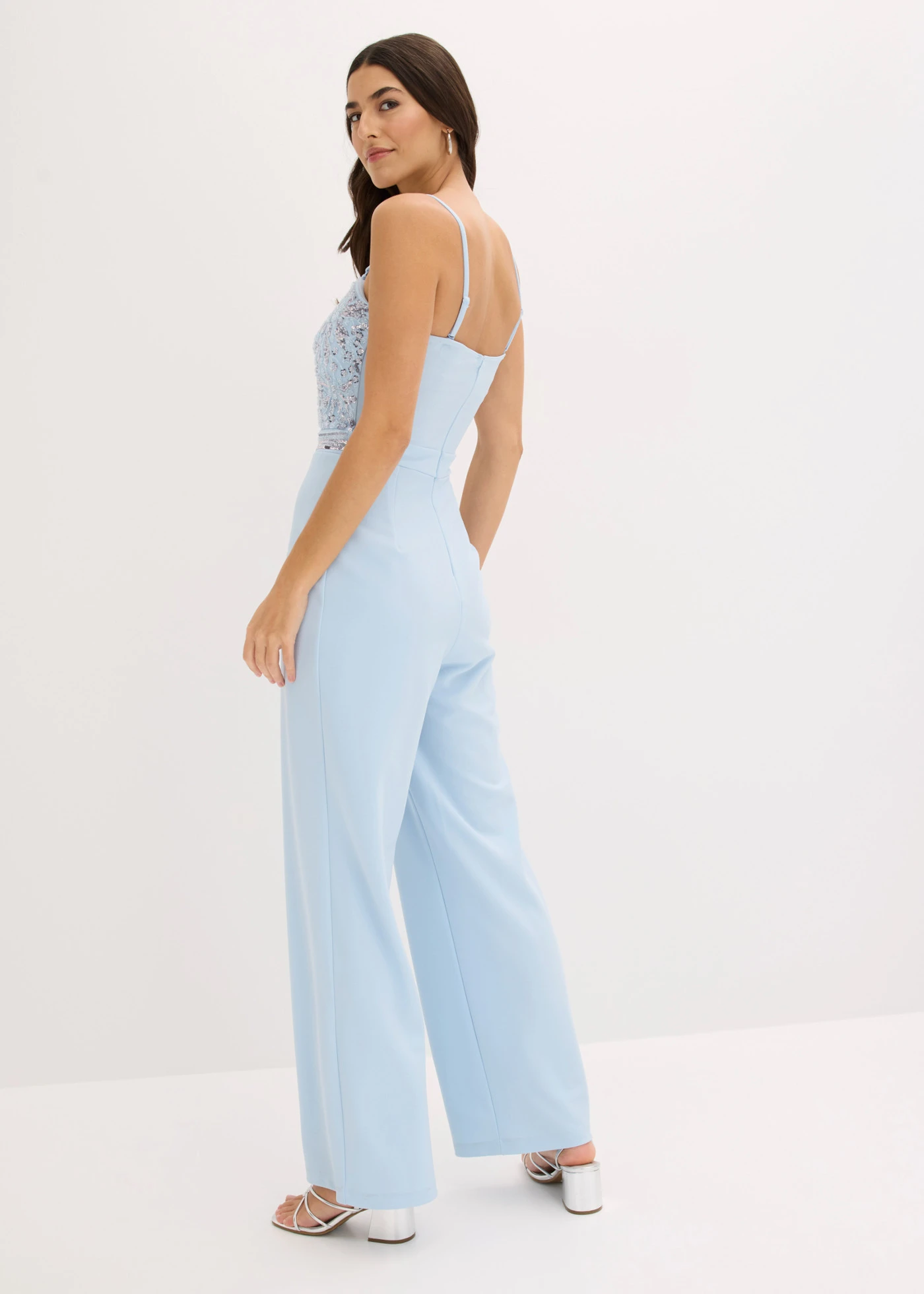 Jumpsuit van gestructureerde crêpe met parelborduursel • poederblauw • bonprix online shop