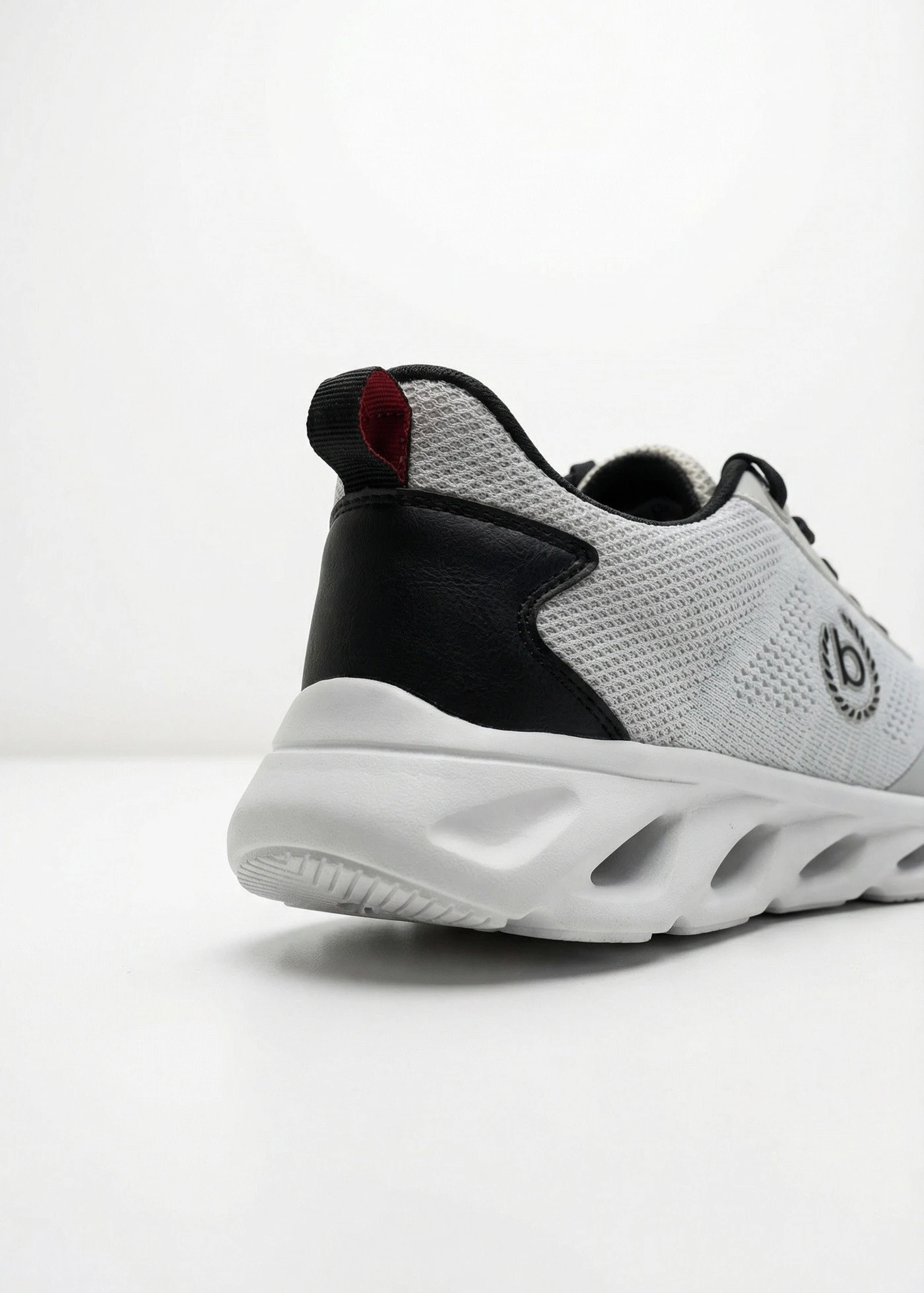 Bugatti-sneakers met lichte zool • wit • bonprix online shop