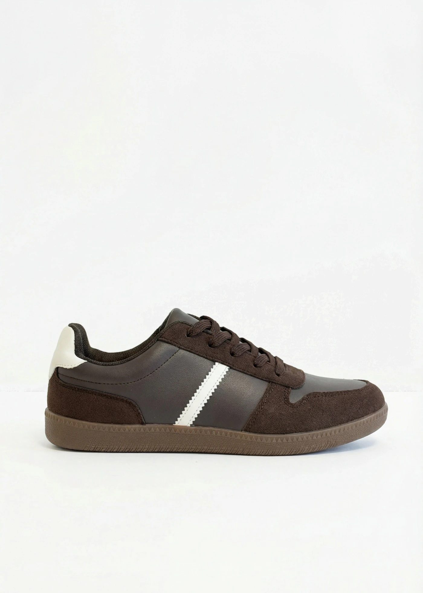 Sneakers in retrolook • donkerbruin • bonprix online shop