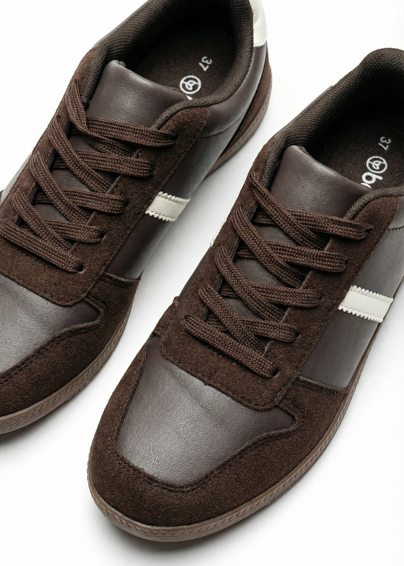 Sneakers in retrolook • donkerbruin • bonprix online shop