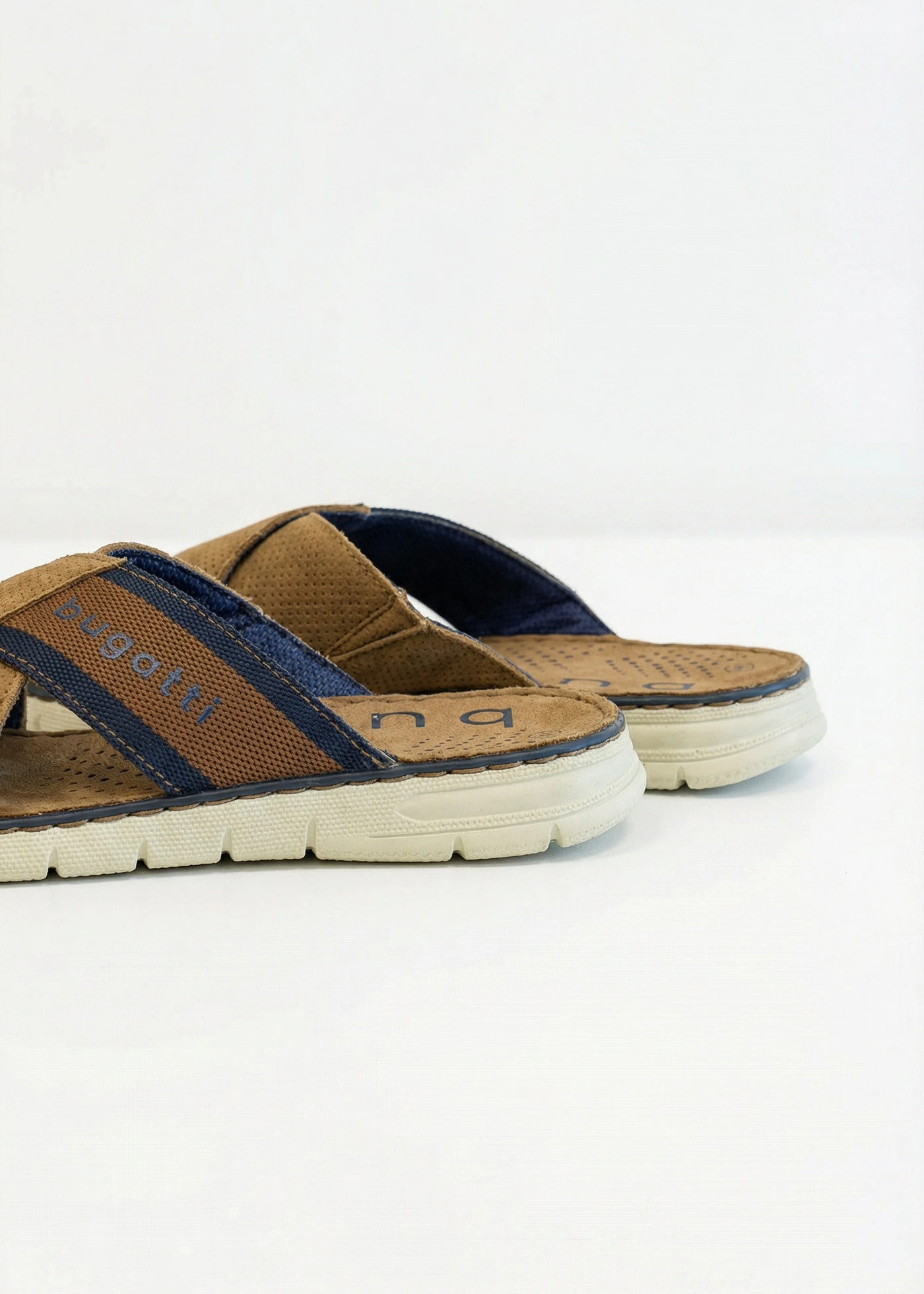 Papuci Bugatti din piele • maro coniac • magazin bonprix
