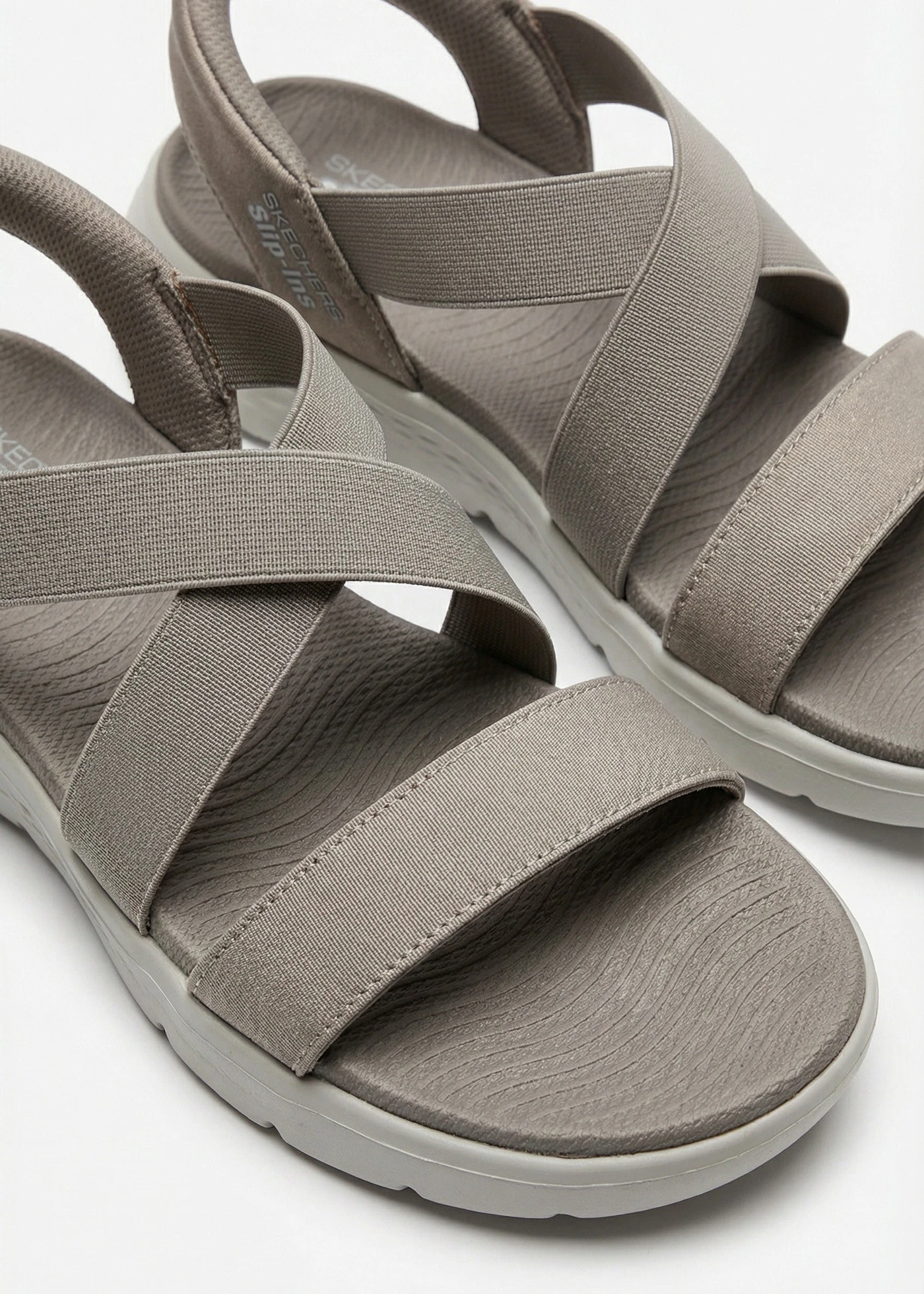 Sandales à brides élastiques Skechers • taupe • Boutique bonprix