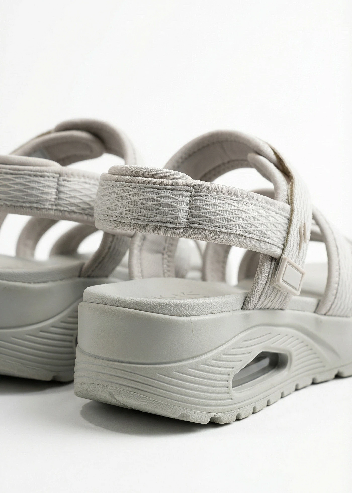 Sandále Skechers s pamäťovou penou • krémovo biela • obchod bonprix