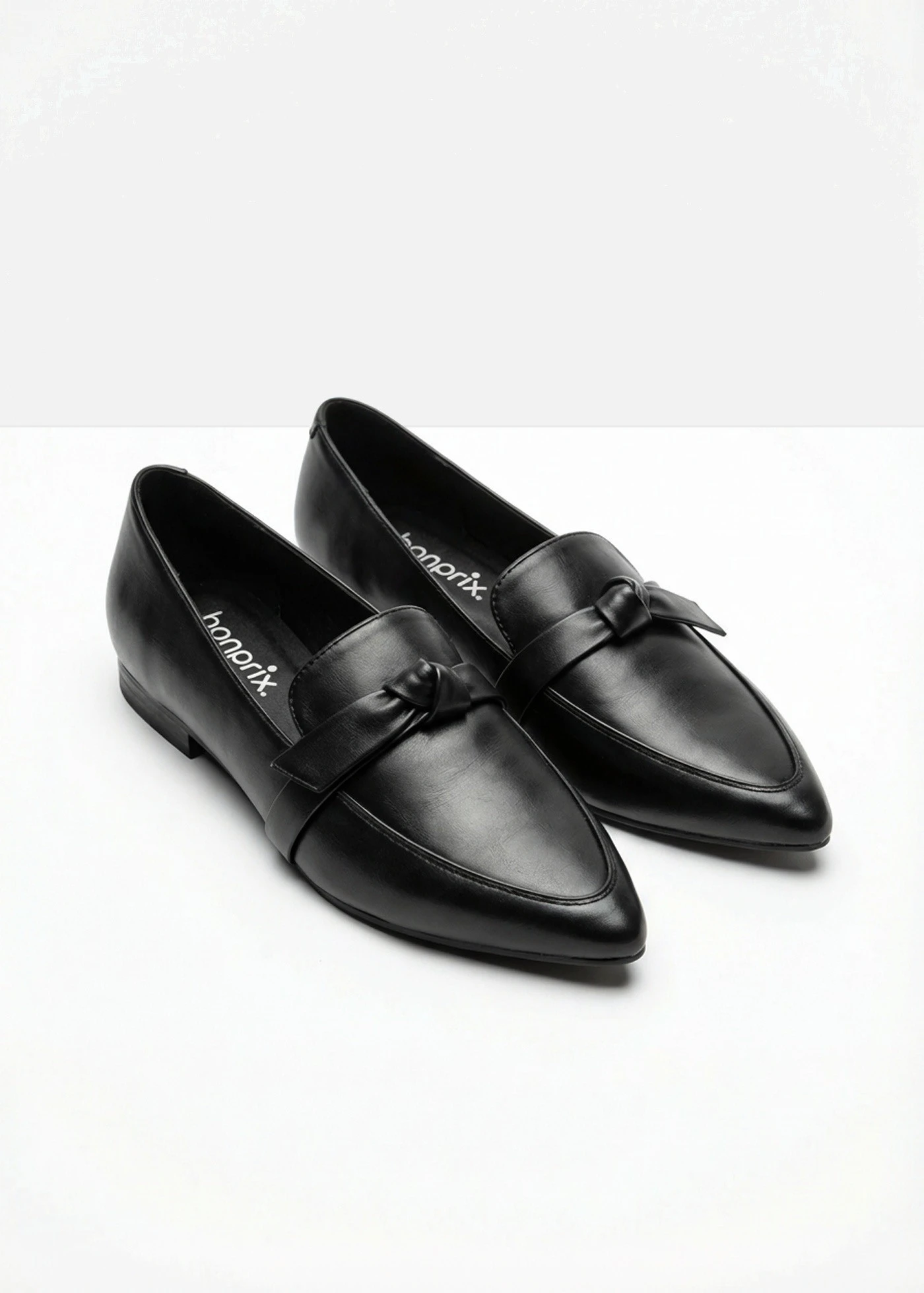 Loafersy z kokardką • czarny • sklep bonprix