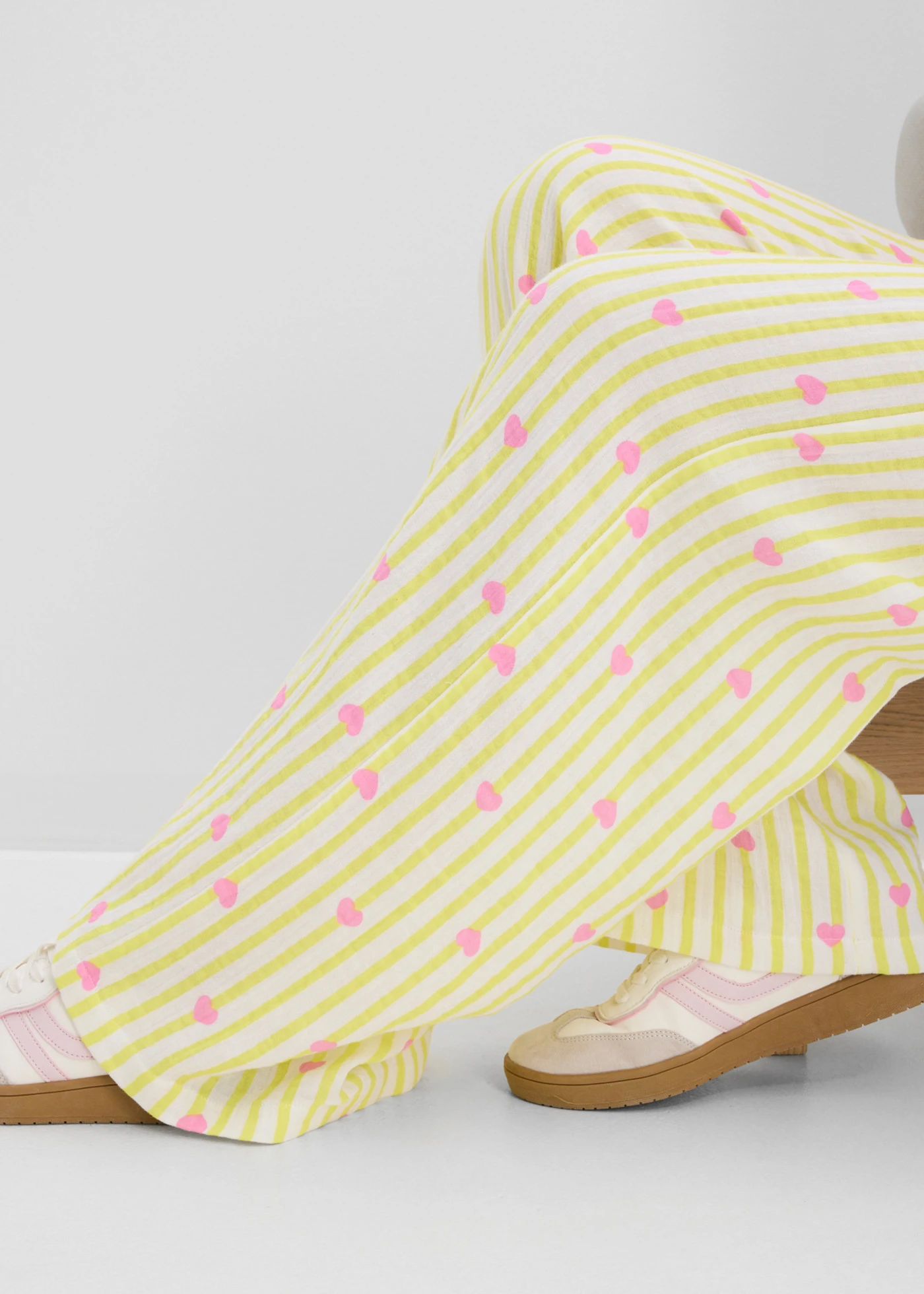 Pantaloni cu elastic și șiret în talie din muselină lejeră • galben-lămâie deschis-roz • magazin bonprix