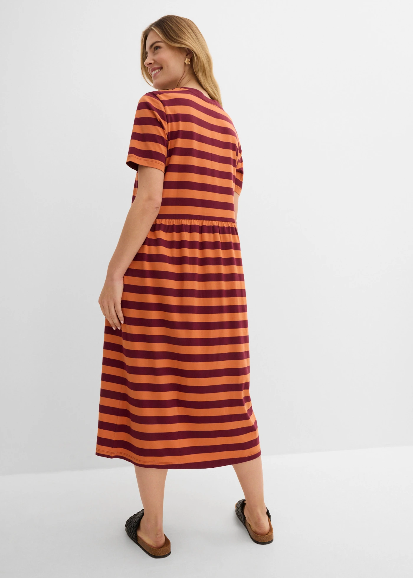 Robe en jersey coton • terre cuite-rouge érable rayé • Boutique bonprix