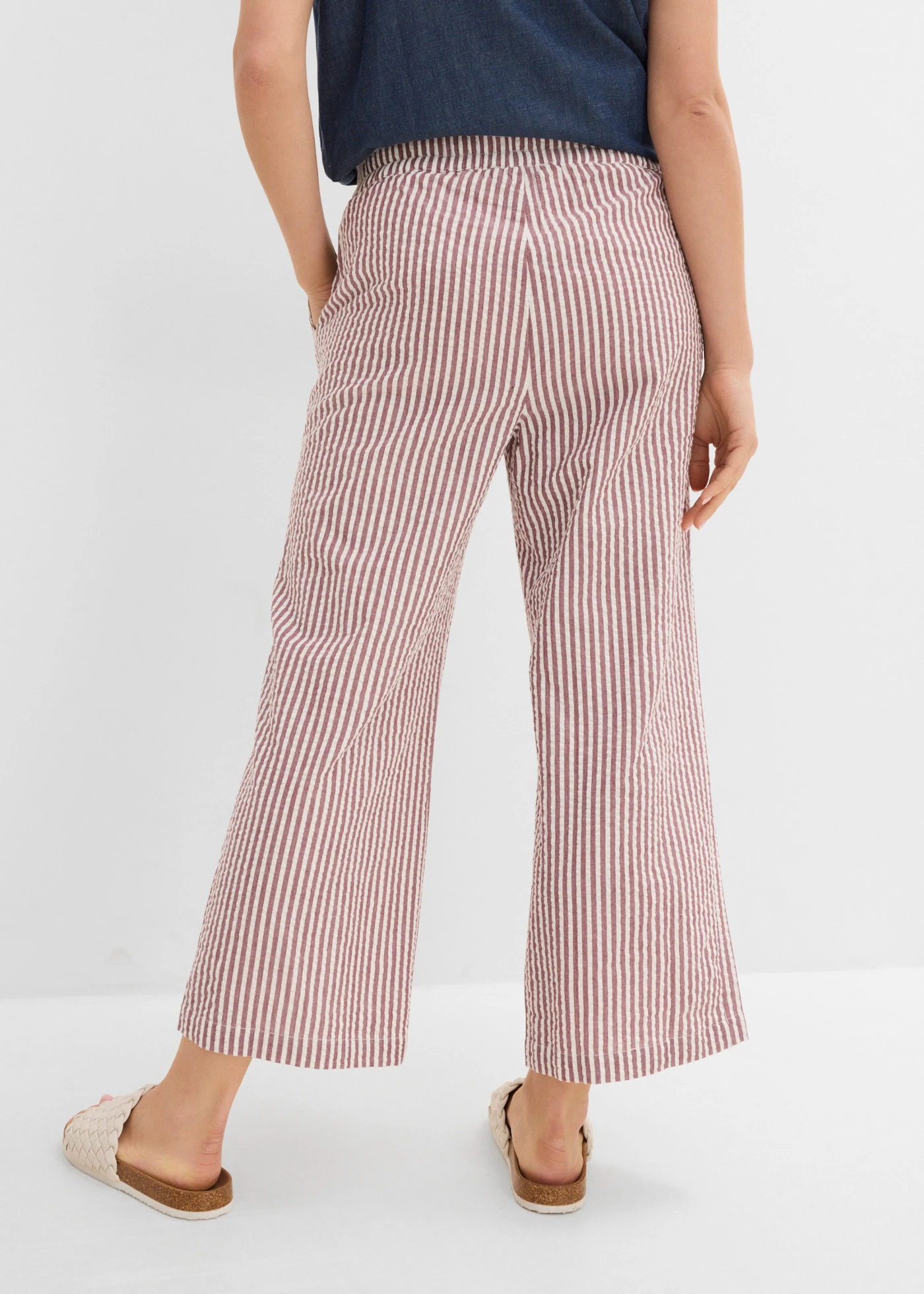 Pantalon palazzo en seersucker, longueur 7/8 • rouge érable-écru rayé • Boutique bonprix