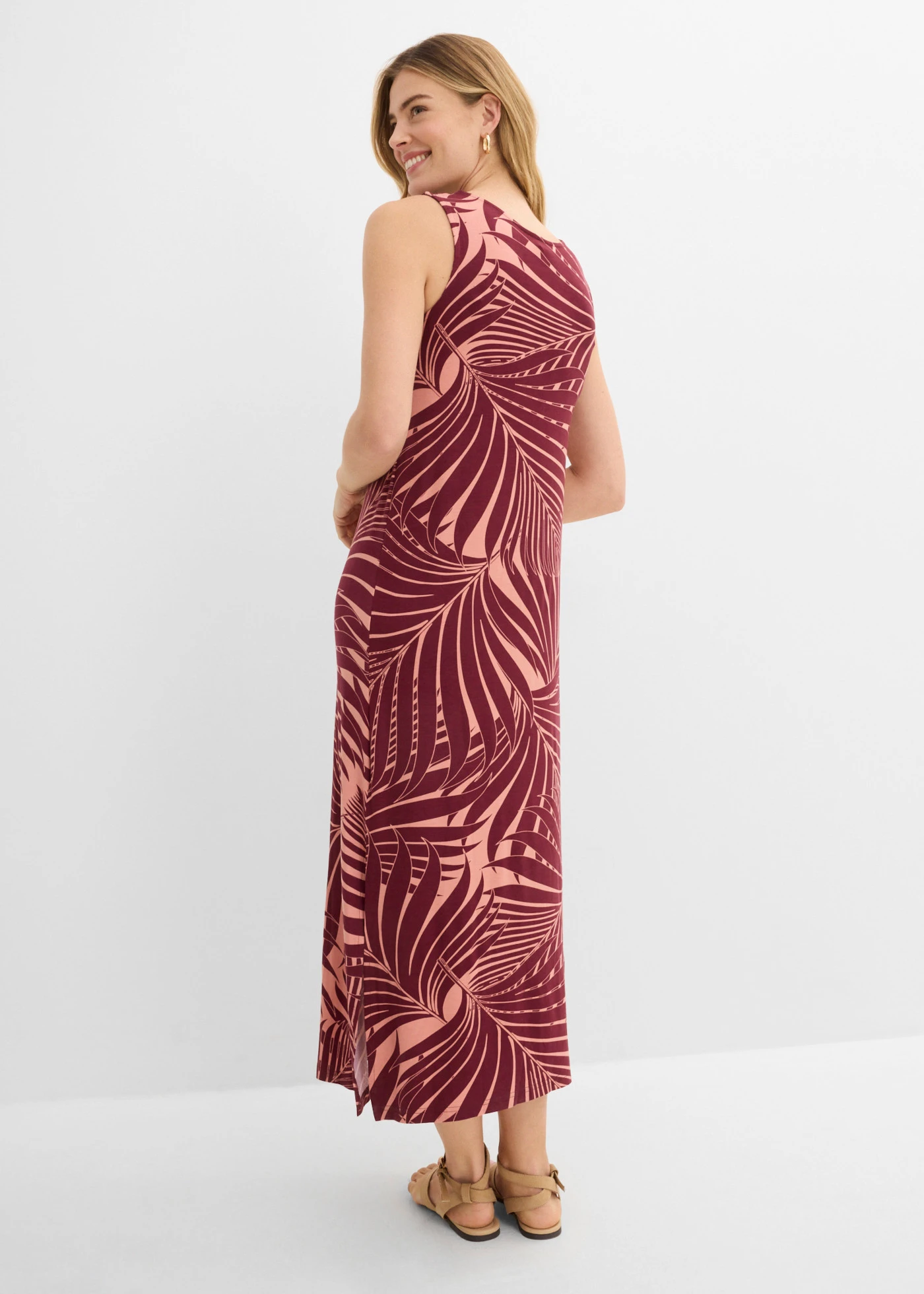 Robe en jersey fluide • rouge érable/marron poudré imprimé • Boutique bonprix