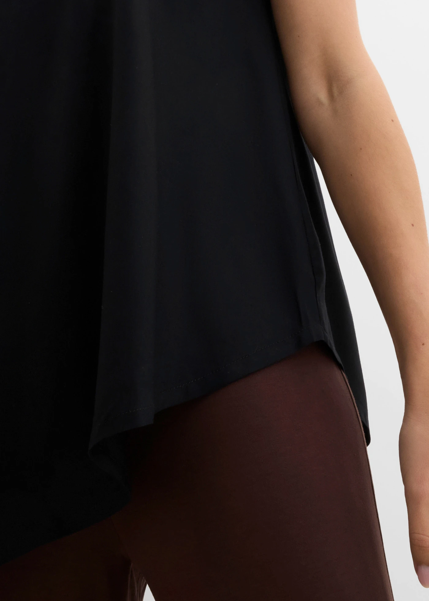 Blousetop van een zachte viscose-mix • zwart • product-page.page-title-suffix