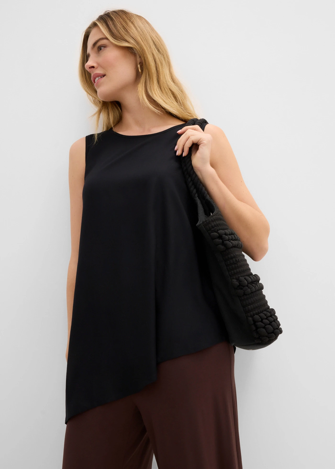 Blousetop van een zachte viscose-mix • zwart • product-page.page-title-suffix