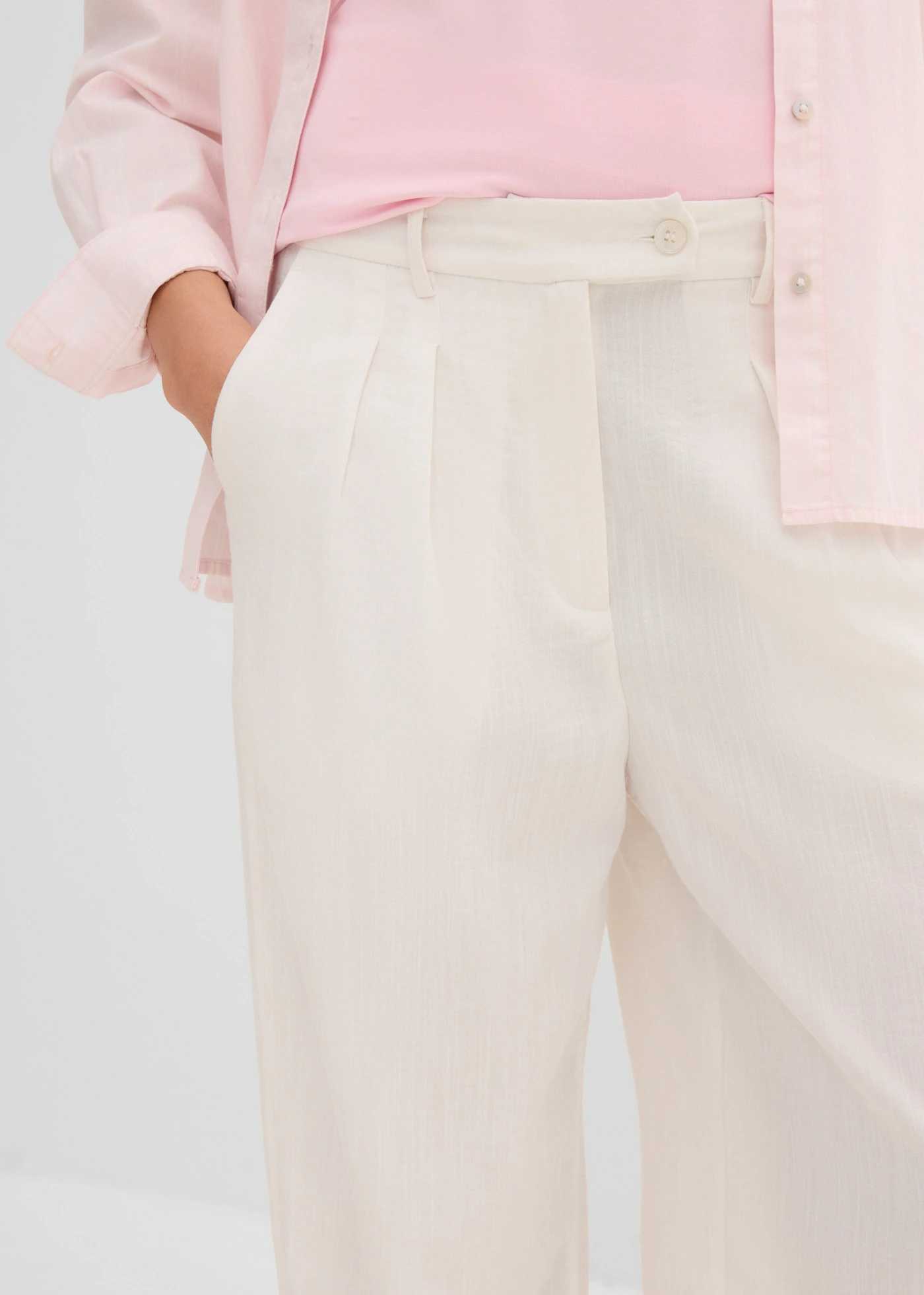 Pantalon avec bouton décoratif • écru • Boutique bonprix