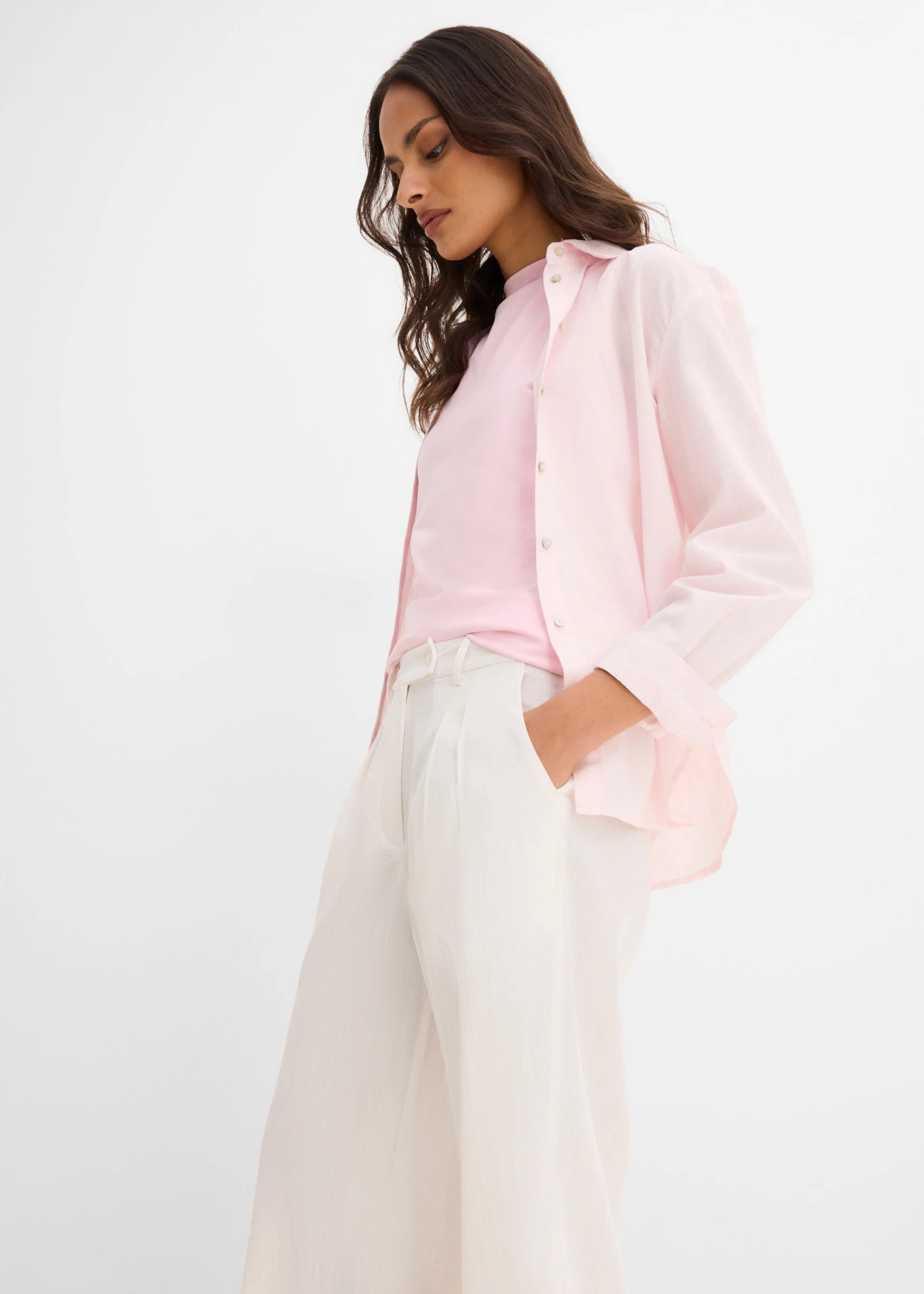 Pantalon avec bouton décoratif • écru • Boutique bonprix