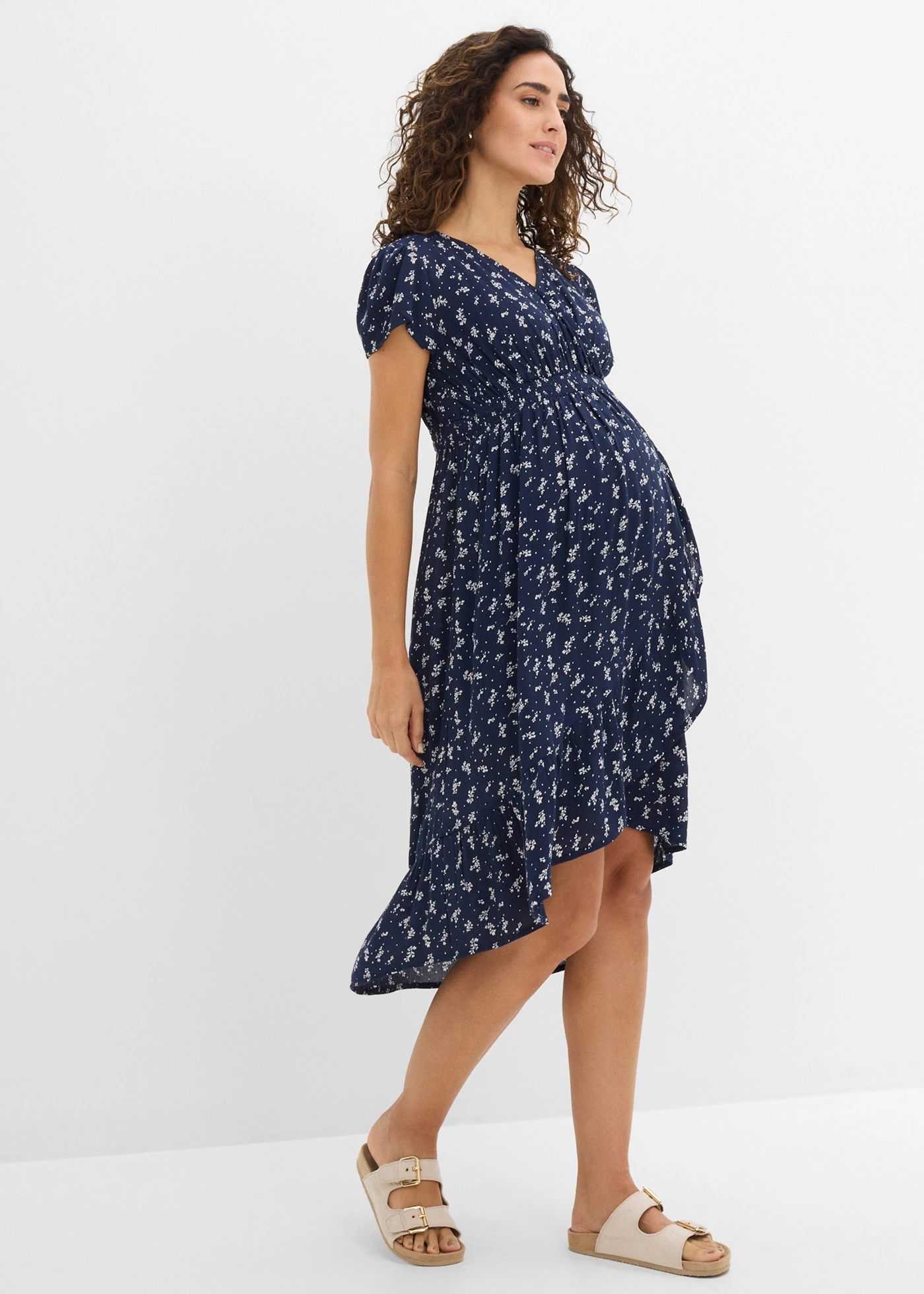 Rochie pentru gravide și alăptare 2-în-1 din viscoză fluidă, cu textură creponată • bleumarin-ecru floral • magazin bonprix