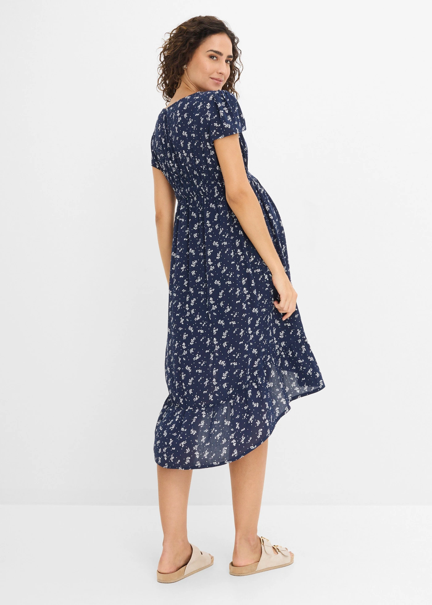 Robe de grossesse et d’allaitement en crêpe • bleu foncé-écru floral • Boutique bonprix