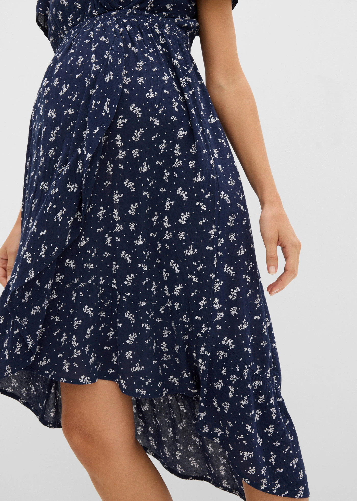 Rochie pentru gravide și alăptare 2-în-1 din viscoză fluidă, cu textură creponată • bleumarin-ecru floral • magazin bonprix