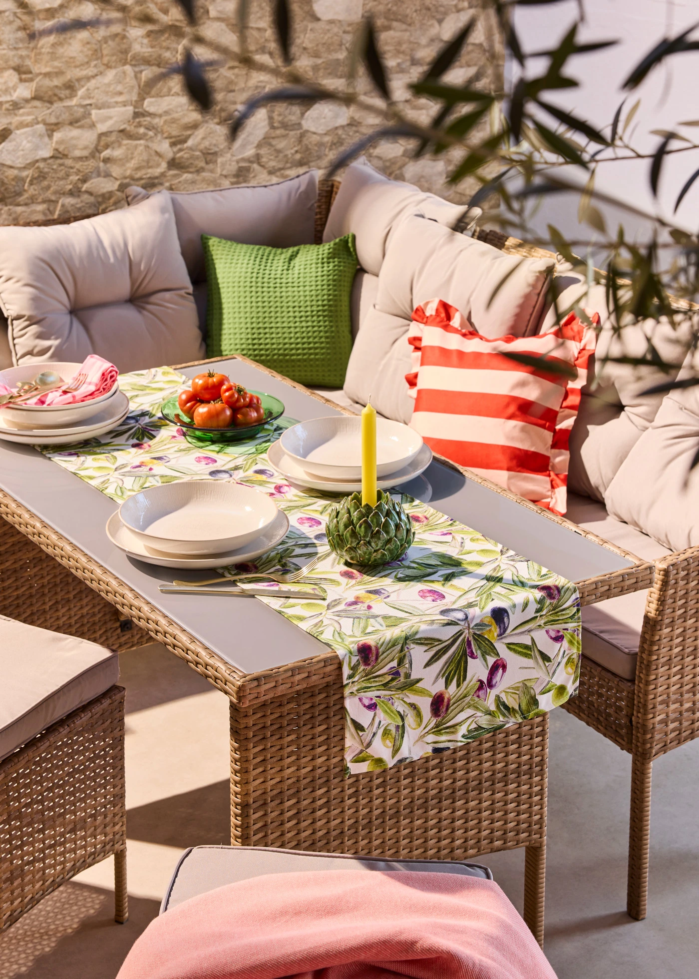 Poszewka na poduszkę w paski, z falbanką • czerwony • sklep bonprix