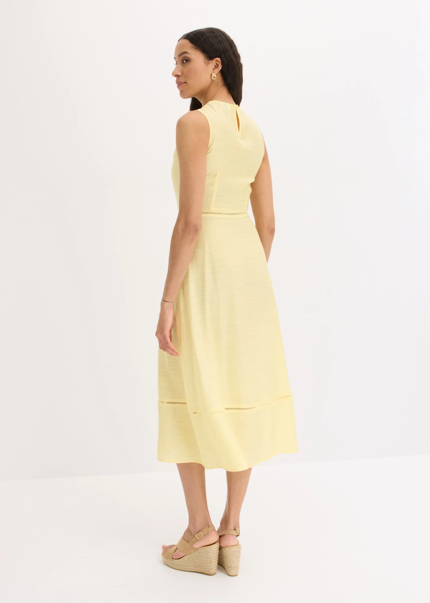 Robe midi douce • jaune clair • Boutique bonprix