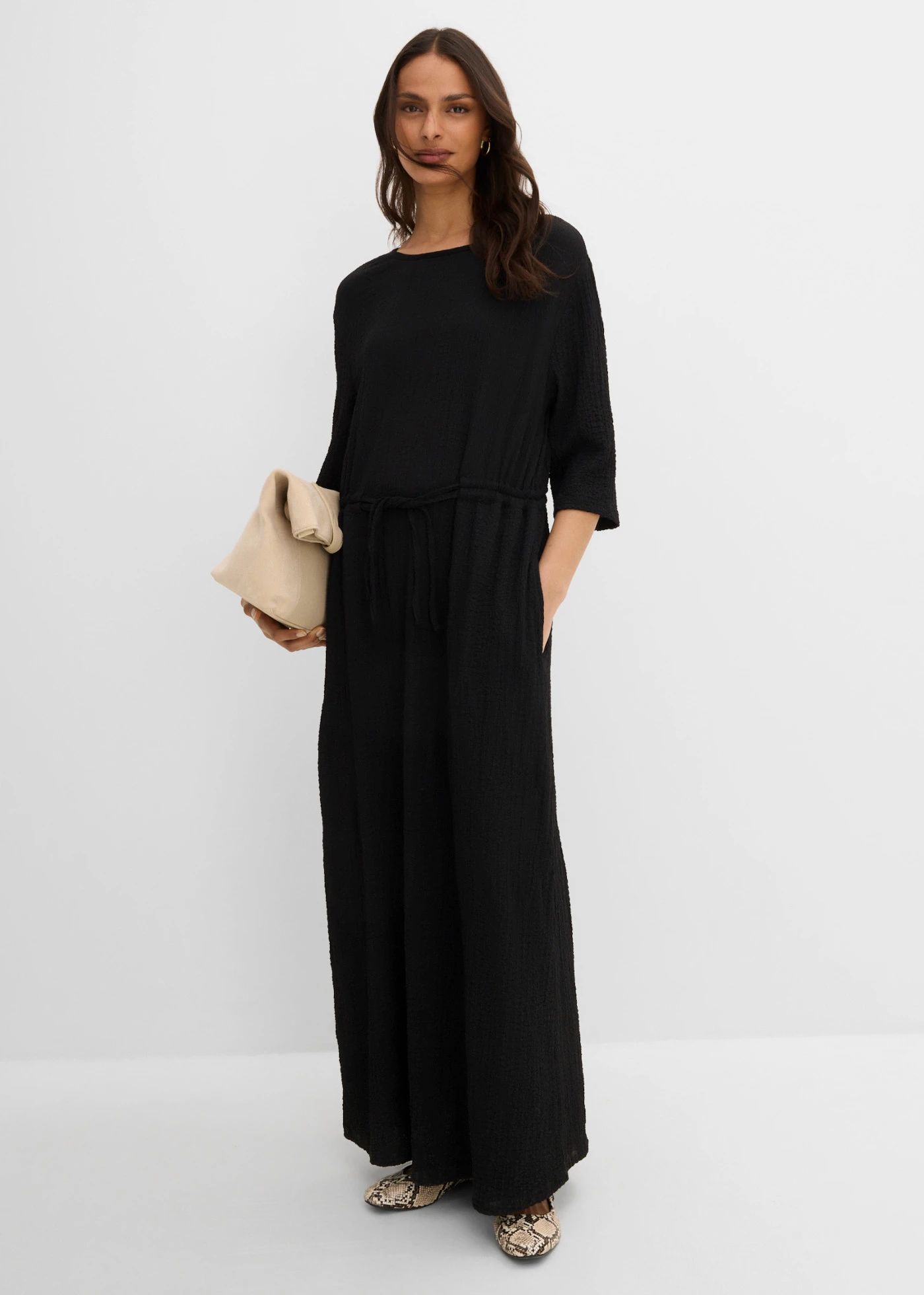 Robe midi en matière texturée • noir • product-page.page-title-suffix