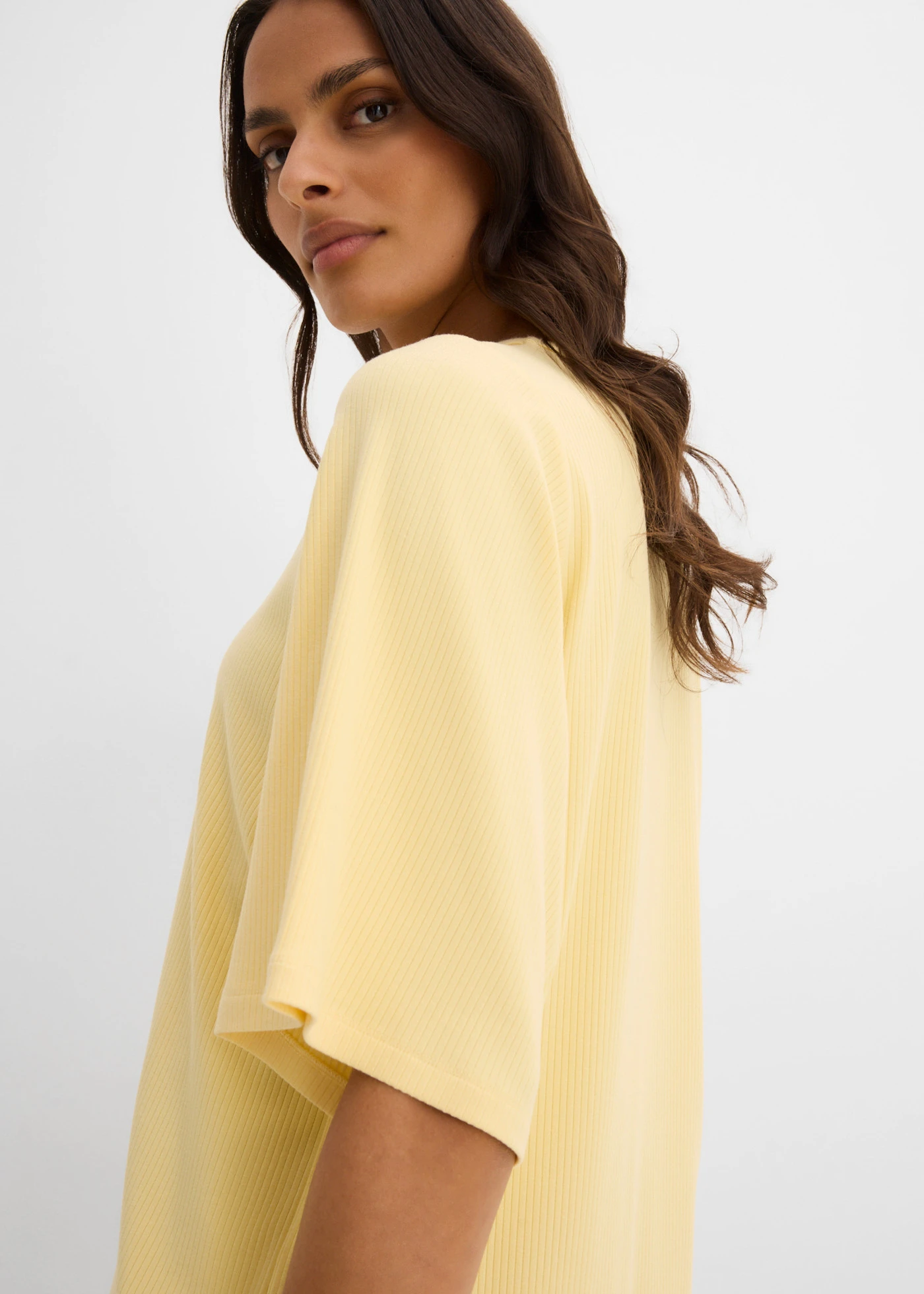 Vrúbkované tričko z viskózového mixu • pastelovo žltá • obchod bonprix
