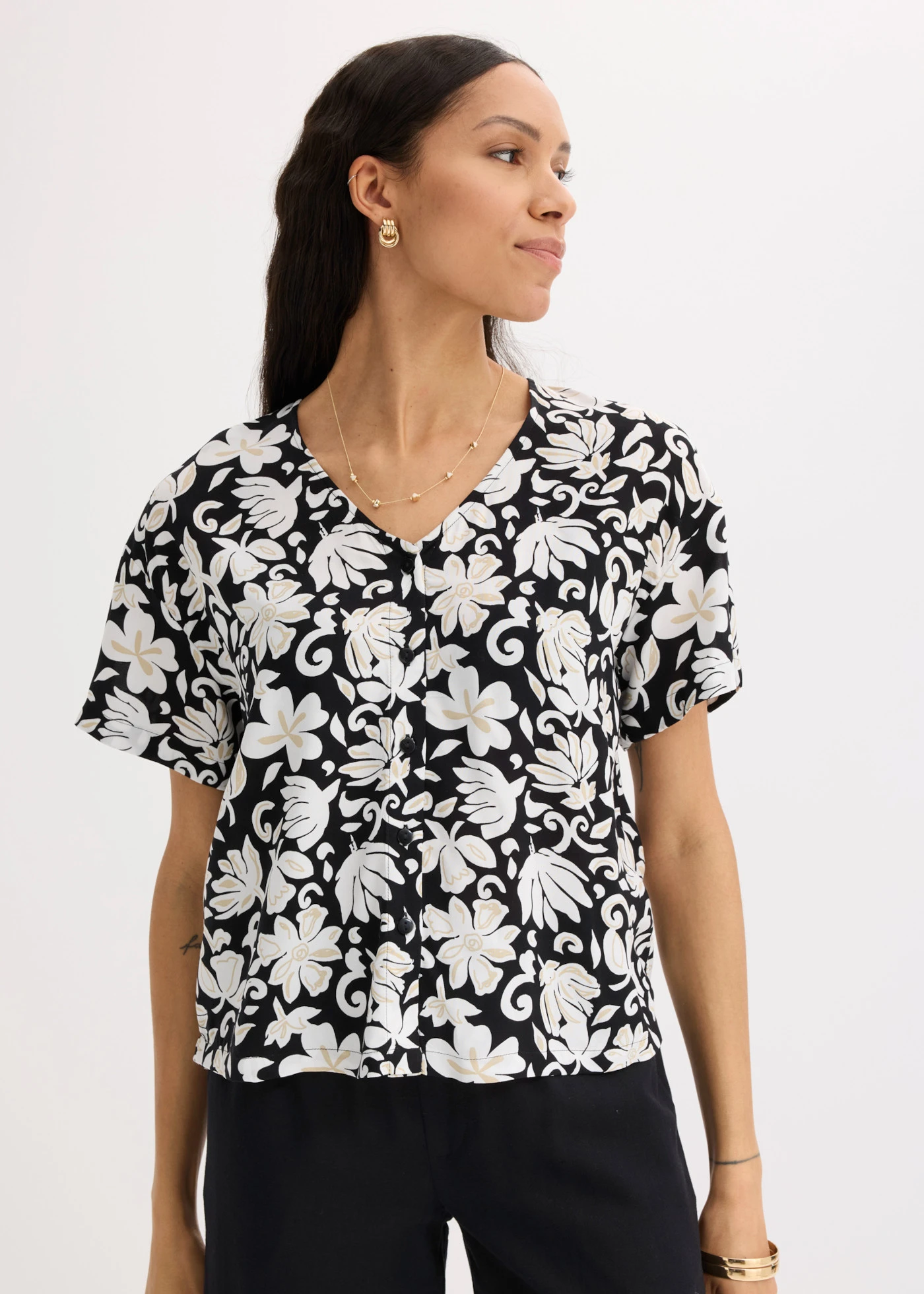 Chemisier manches courtes en viscose fluide • noir/sable clair imprimé • product-page.page-title-suffix