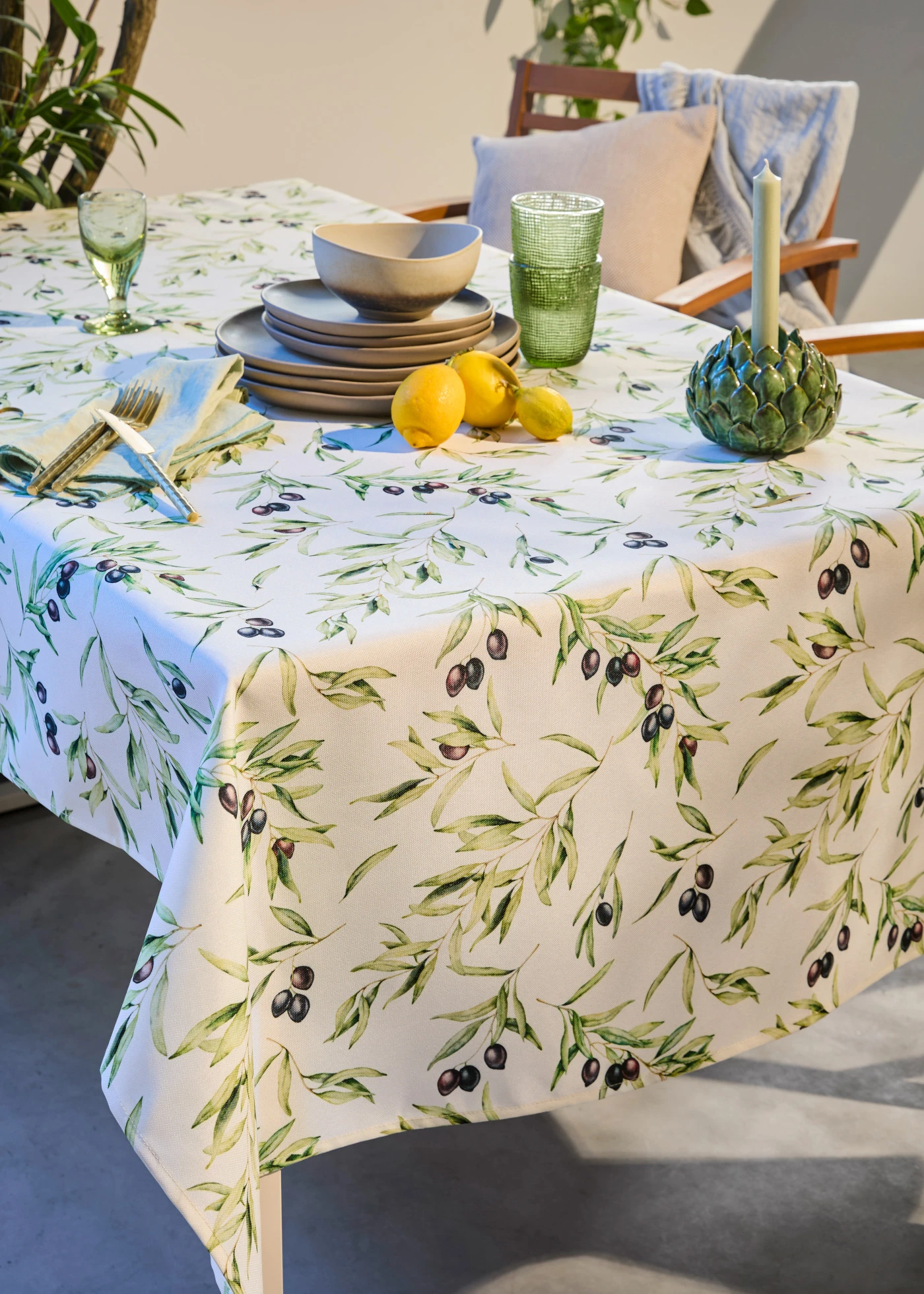 Nappe à motif branches d’olivier, déperlante • olive-blanc • Boutique bonprix