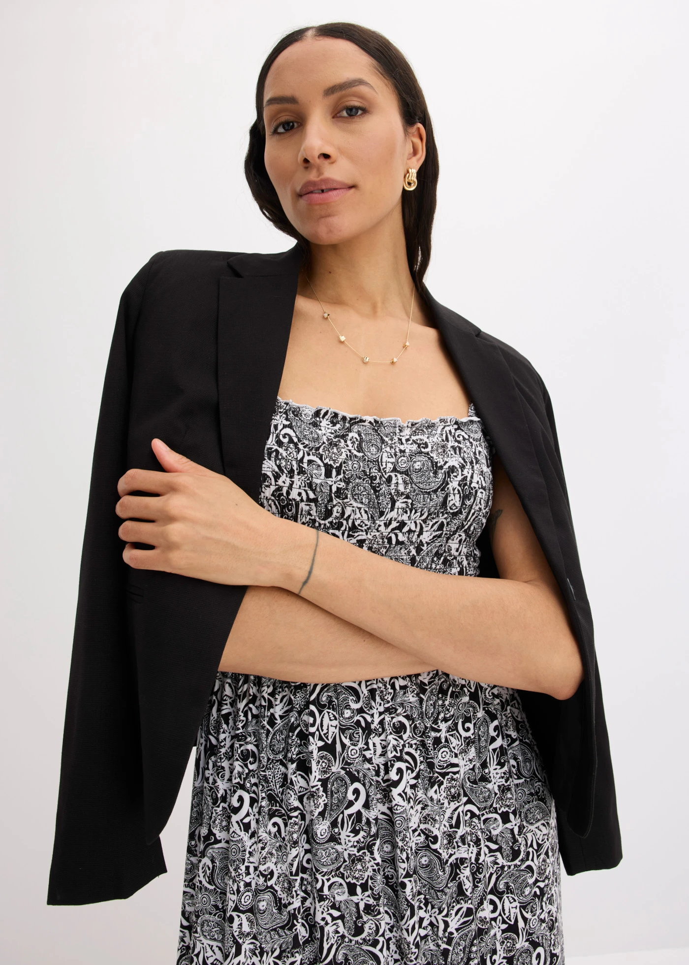 Robe à bretelles en viscose extensible • noir-écru • Boutique bonprix